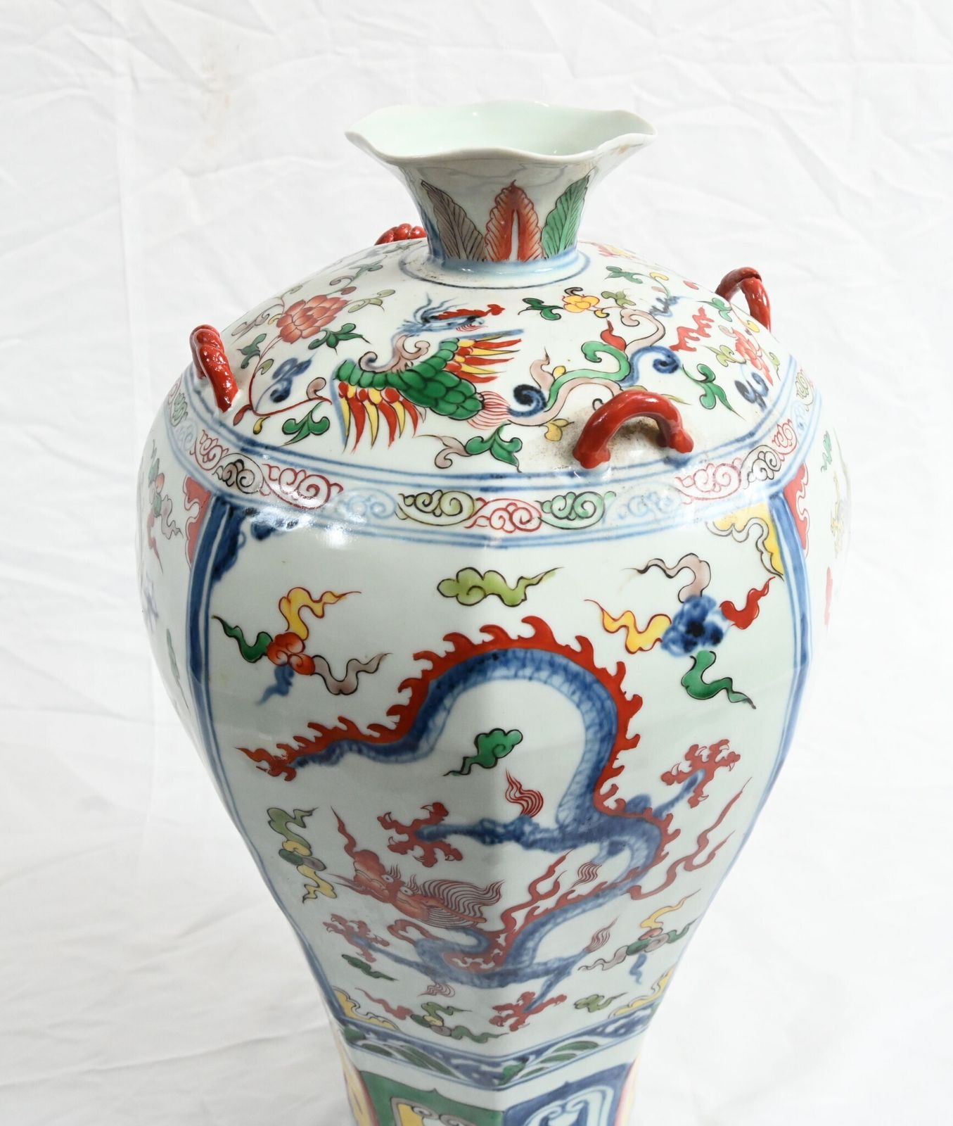 Single Chinese Wucai Porcelain Vase Dragon Urn photo furniture