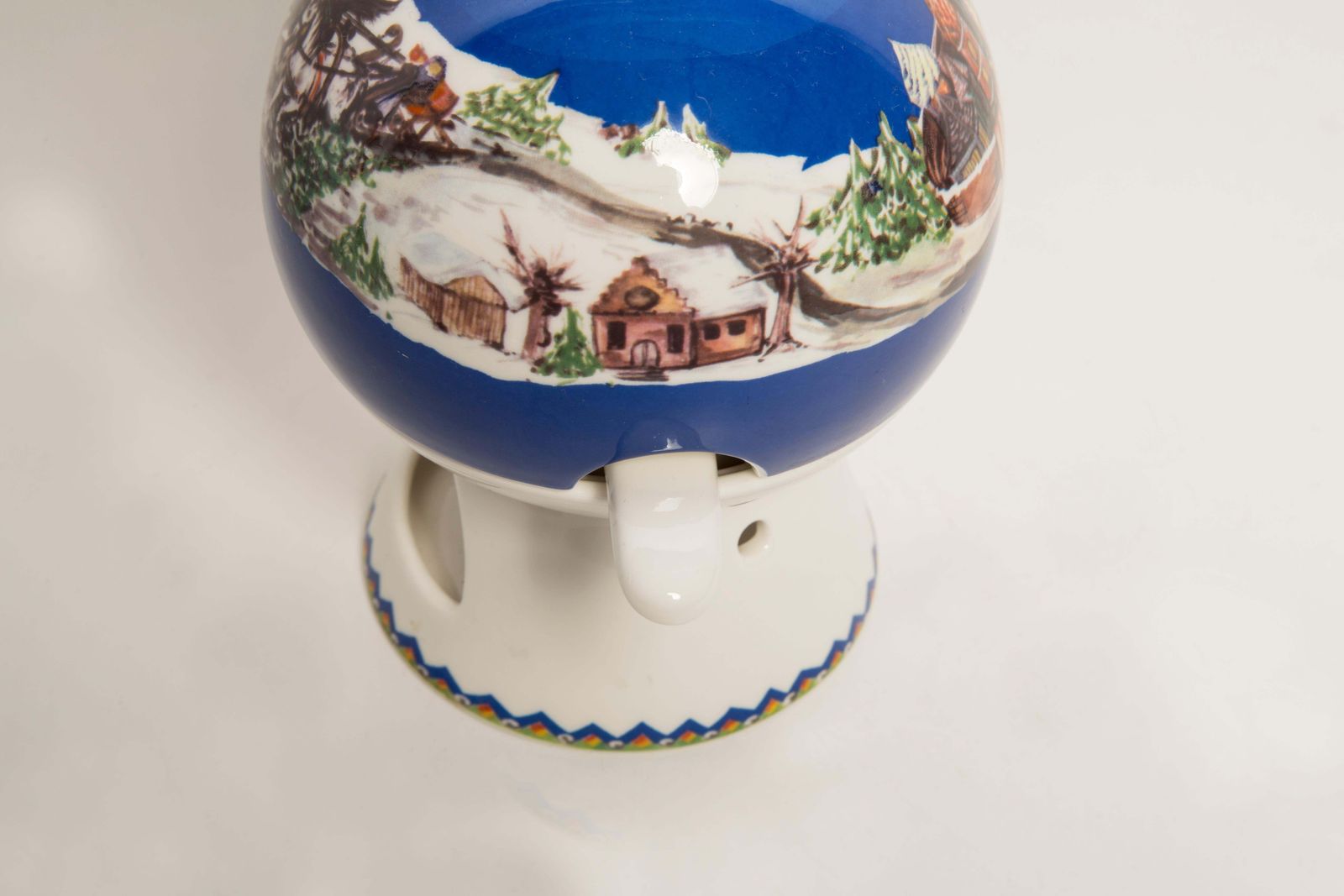 photo furniture Villeroy & Boch Santa's Apple Baker Porcelain Winter Horses Apple Toaster