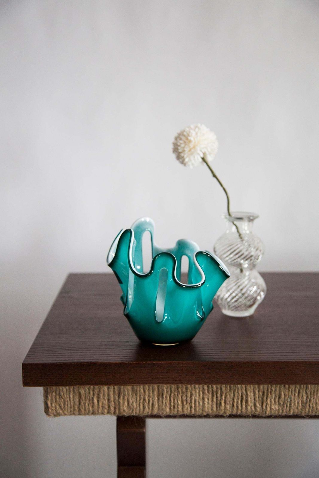 Mid Century Vintage Glazen Vaas Met Aqua En Wit Artistiek Glas, Europa, Jaren 1970 photo for sale