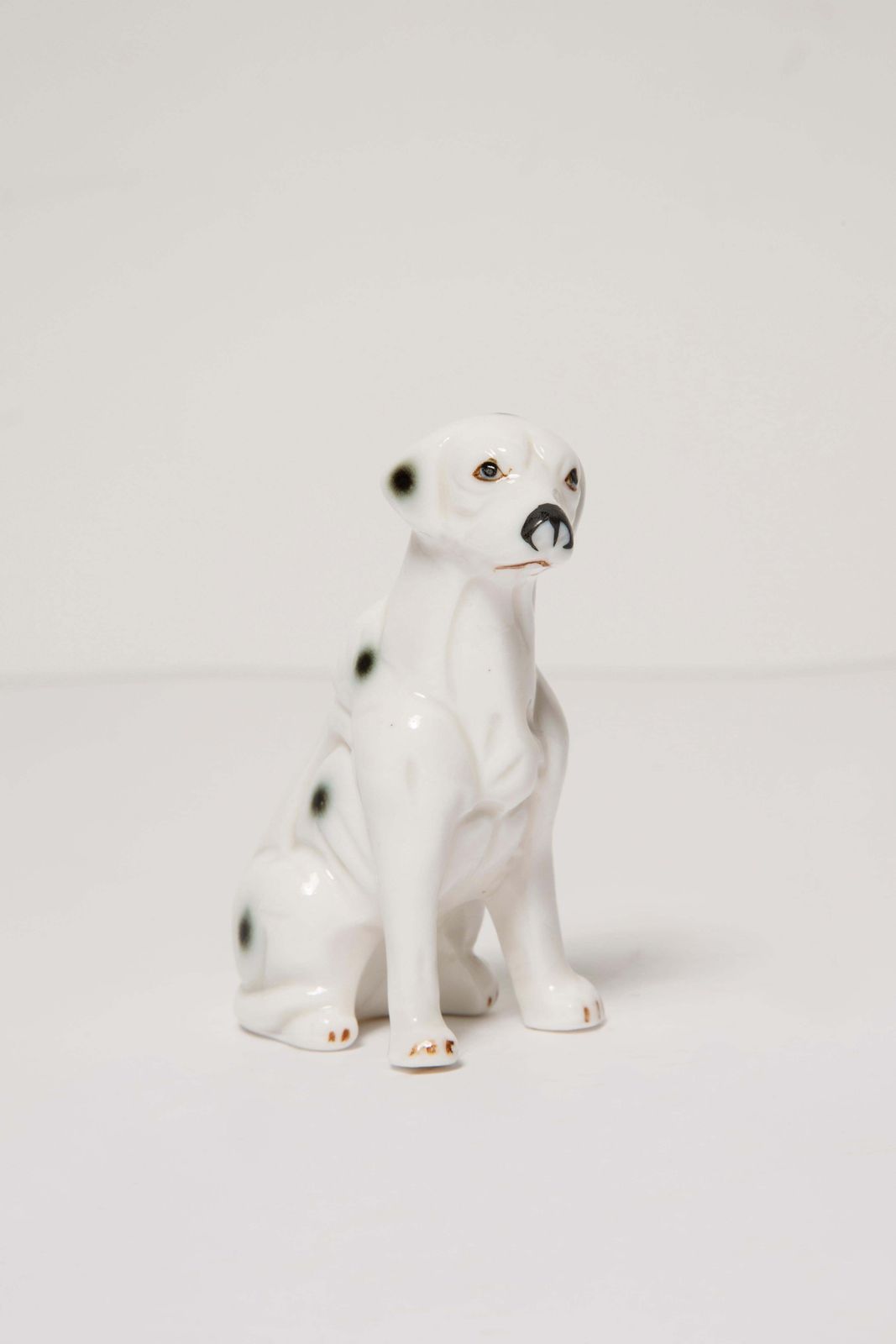 Miniatuur sculptuur van een witte Dalmatische hond, keramiek, Italië, jaren 1960 photo for sale
