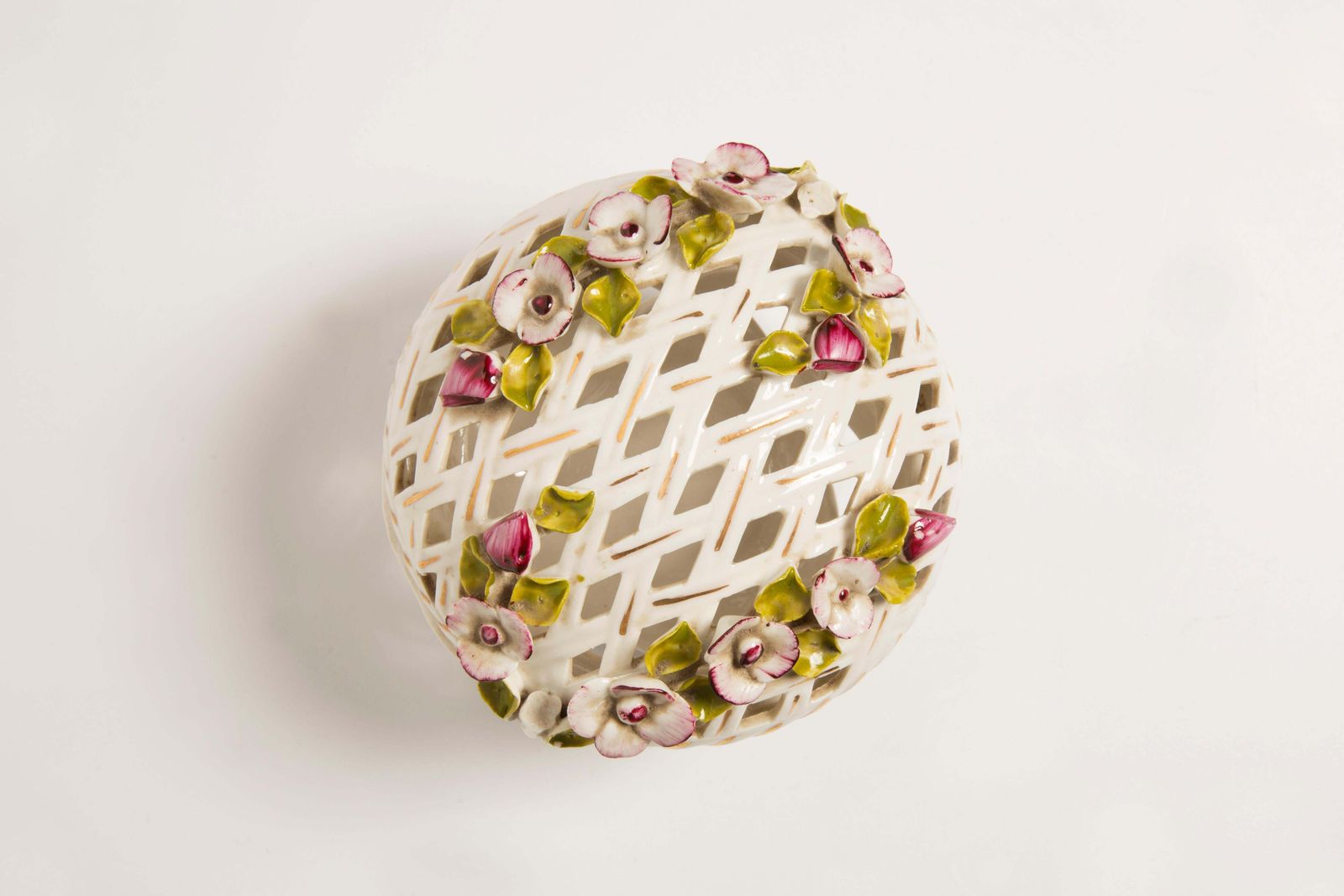 Midcentury Porcelain Roses Casket, Cigarette Case, Or Jewelry Box, Italy, 1960s photo buy