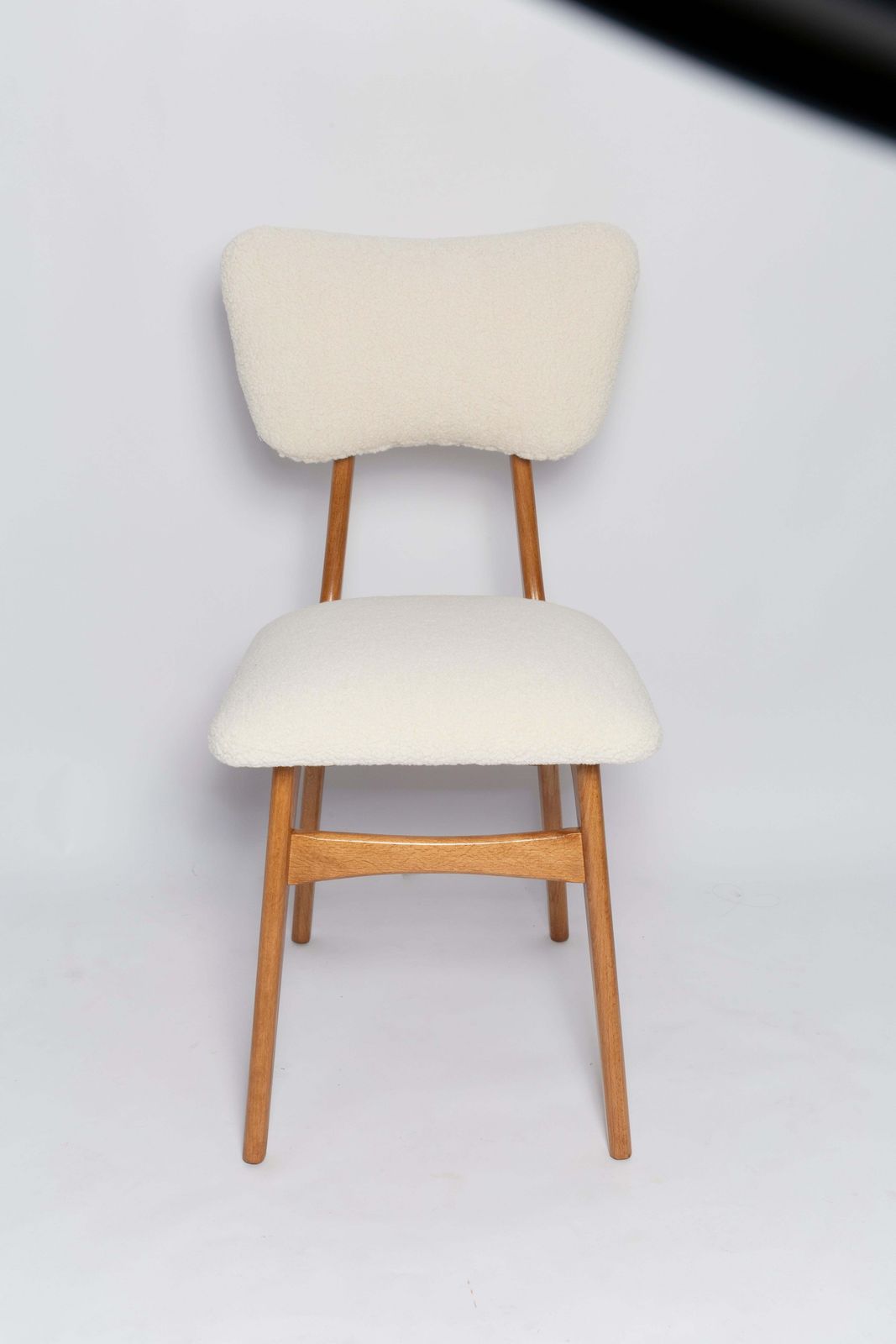 photo for sale Mid Century Butterfly Chair, Lichtivoor Bouclé, Licht Eiken Hout, Europa, Jaren 1960