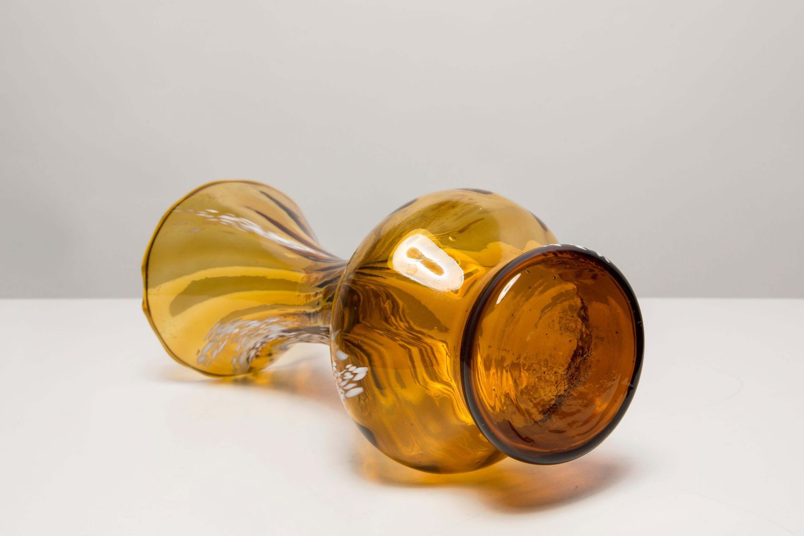 photo vintage Mid Century Vintage White And Yellow Artistic Glass Vase, Europe, 1970s