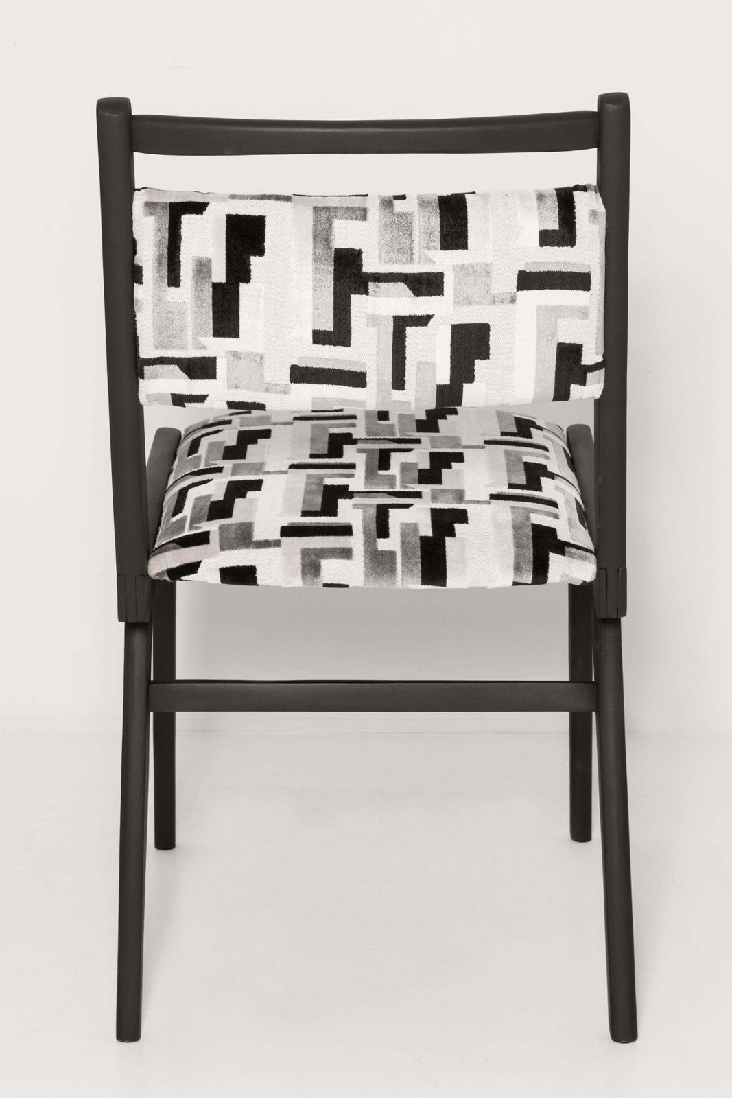 Mid Century Zwart Wit Fluwelen Fauteuil, Polen, Europa, Ca. Jaren 1960. photo vinterior
