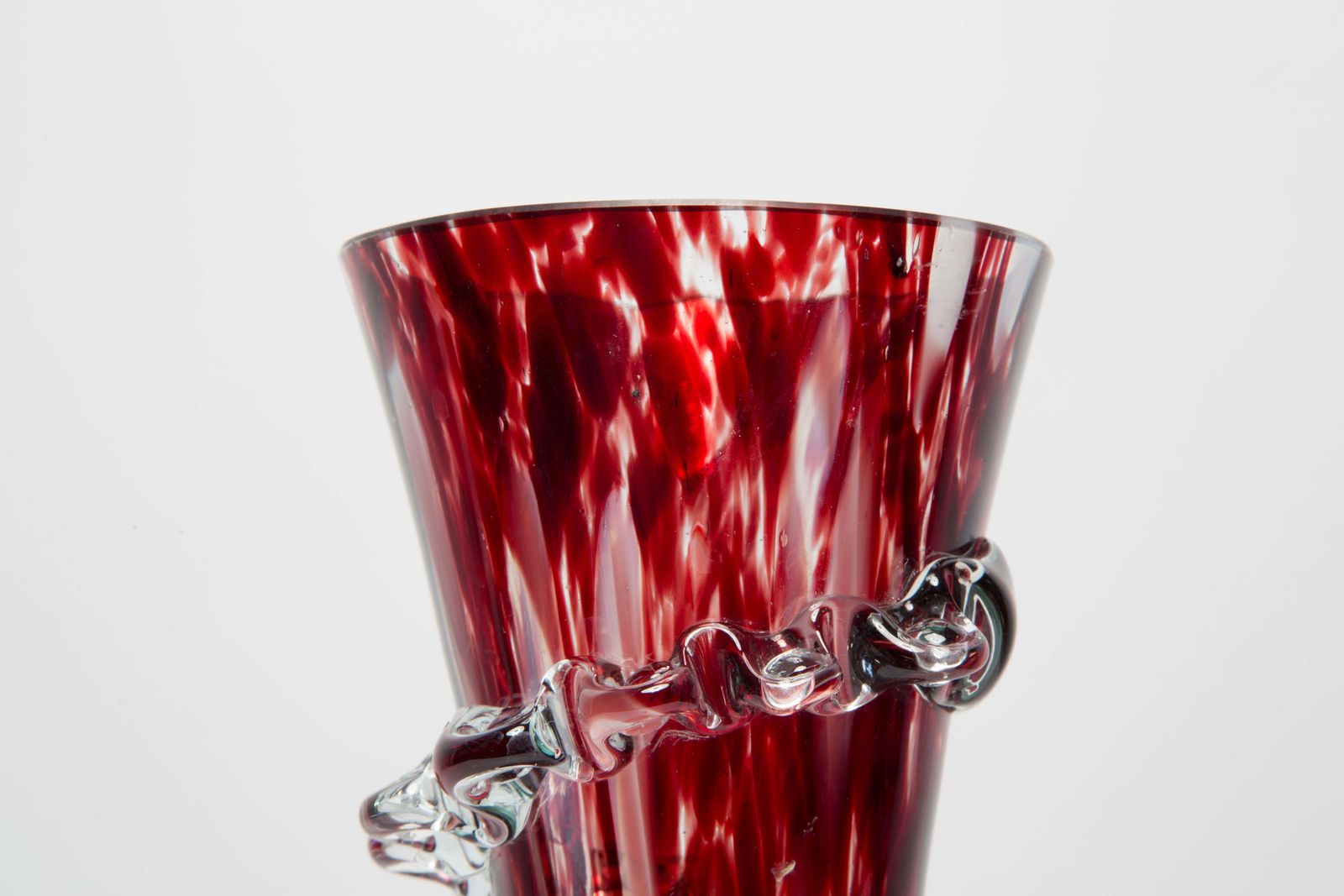 Mid Century Vintage Artistiek Glazen Vaas In Donkerrood/Bordeaux, Europa, Jaren 1970 photo vinterior