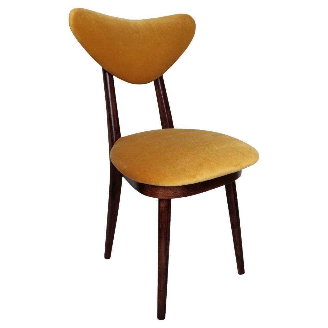 Mid Century Gele Velours, Walnoothout, Hartstoel, Polen, Jaren 1960