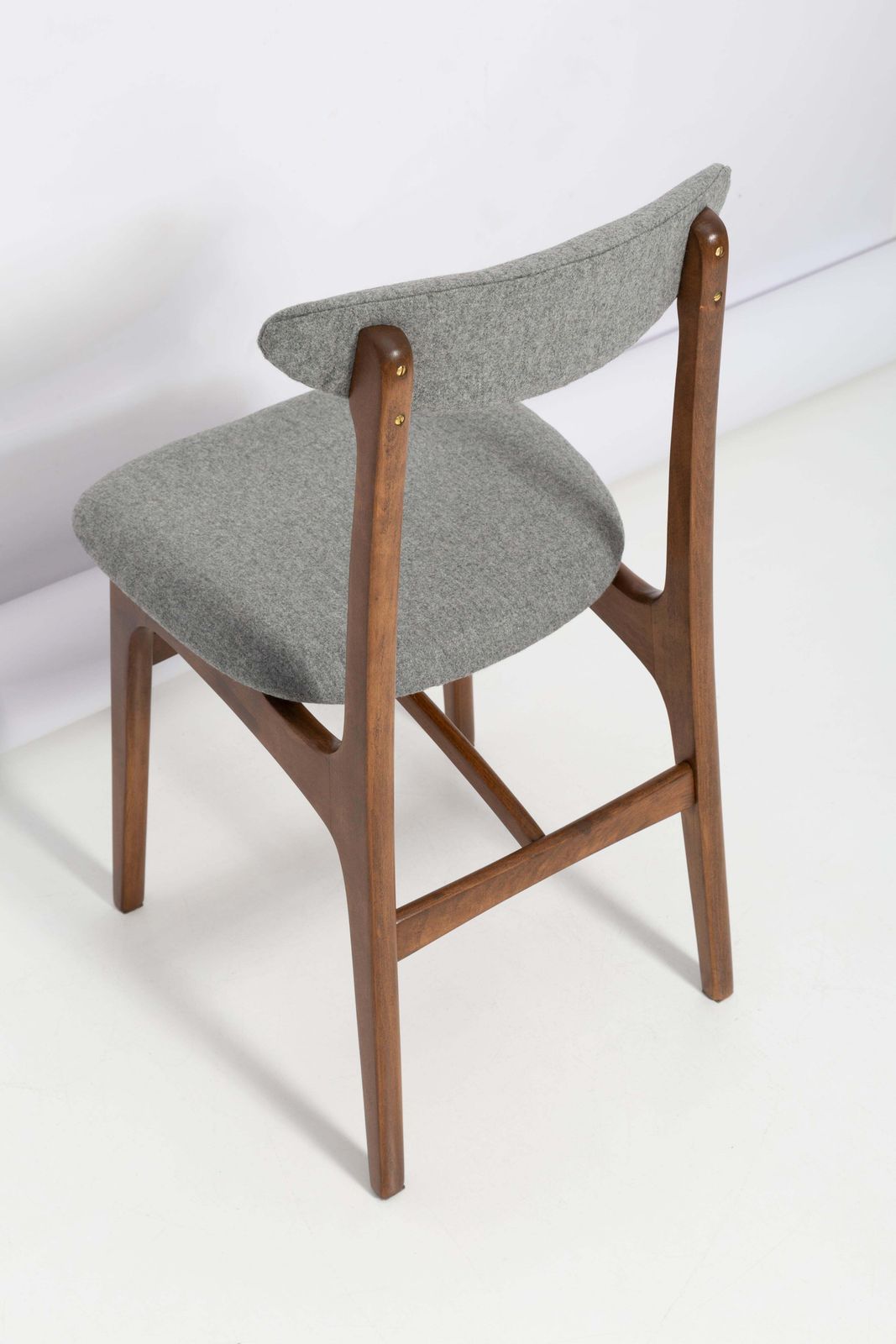 Meubels Mid Century Grijze Wollen Stoel Ontworpen Door Rajmund Halas, Polen, Jaren 1960 photo