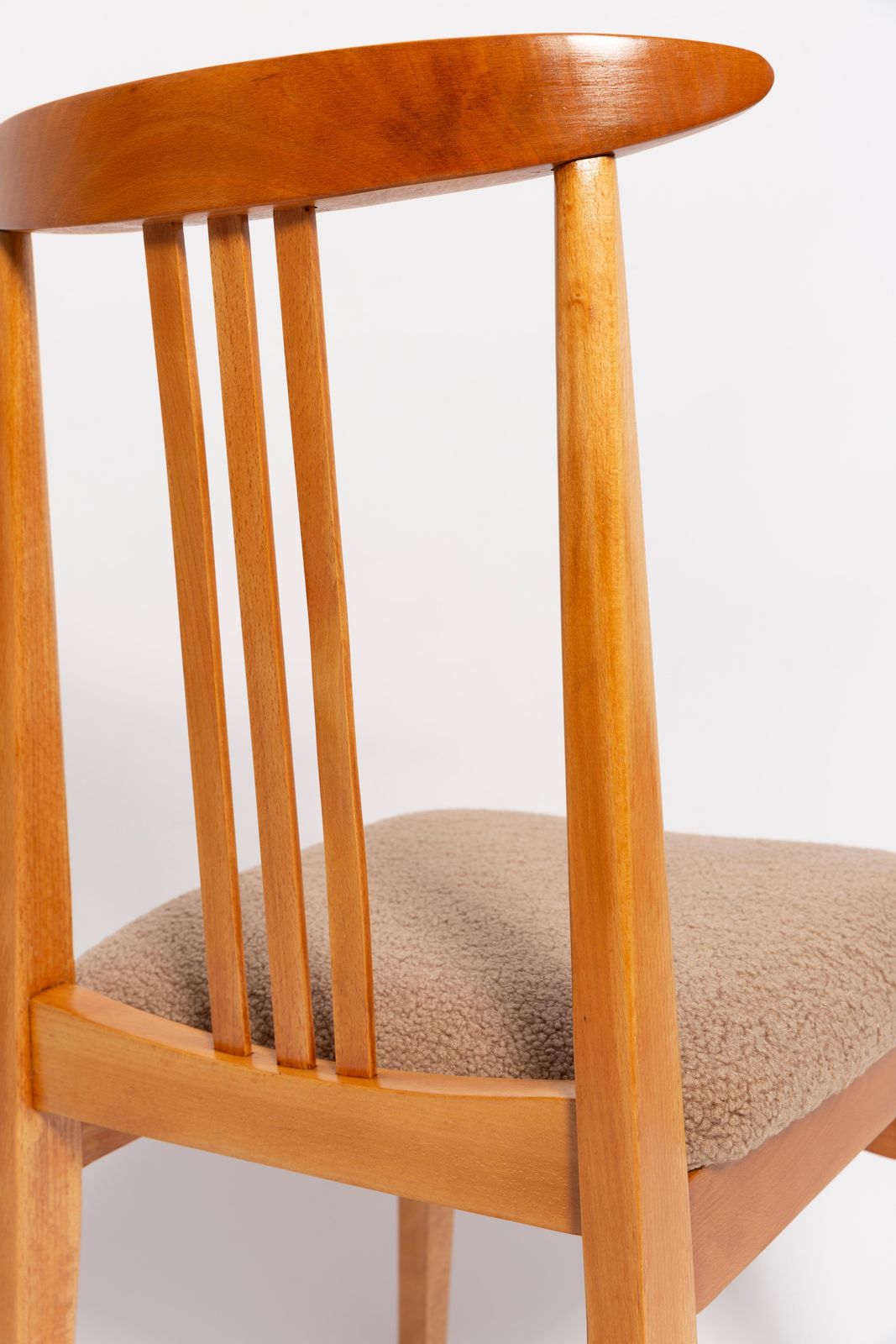 Mid Century Latte Boucle Chair, Light Wood, M. Zielinski, Europe 1960s photo vintage