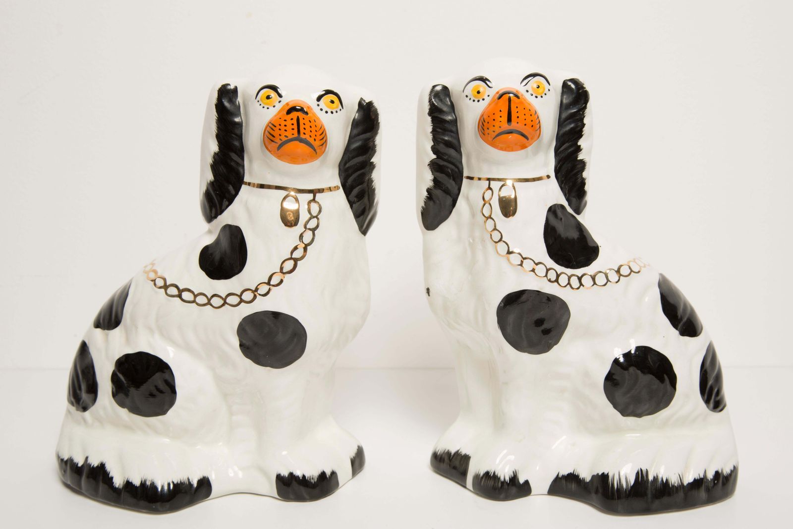 Paar Mid Century Spaniel Honden Beeldjes, Staffordshire, Engeland, Ca. Jaren 1960 photo for sale