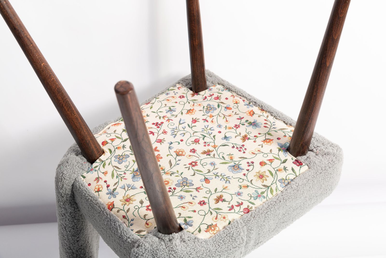 photo vintage Gray Boucle 'Shell' Chair, Dark Brown Beech Wood, Poland, 1960s