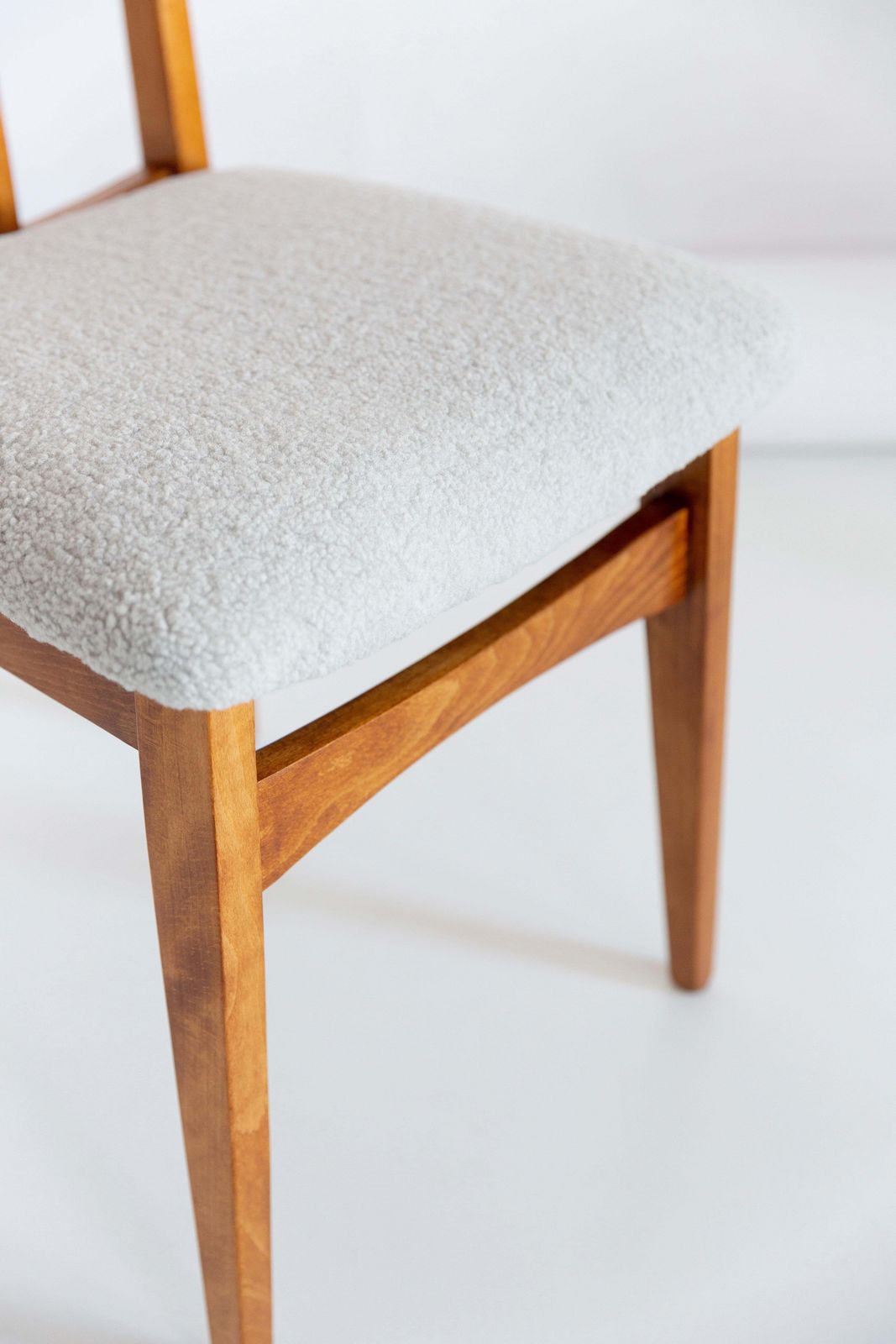 Mid Century Modern Linnen Bouclé Fauteuil, Ontworpen Door M. Zielinski, Europa, Jaren 1960 photo Meubels