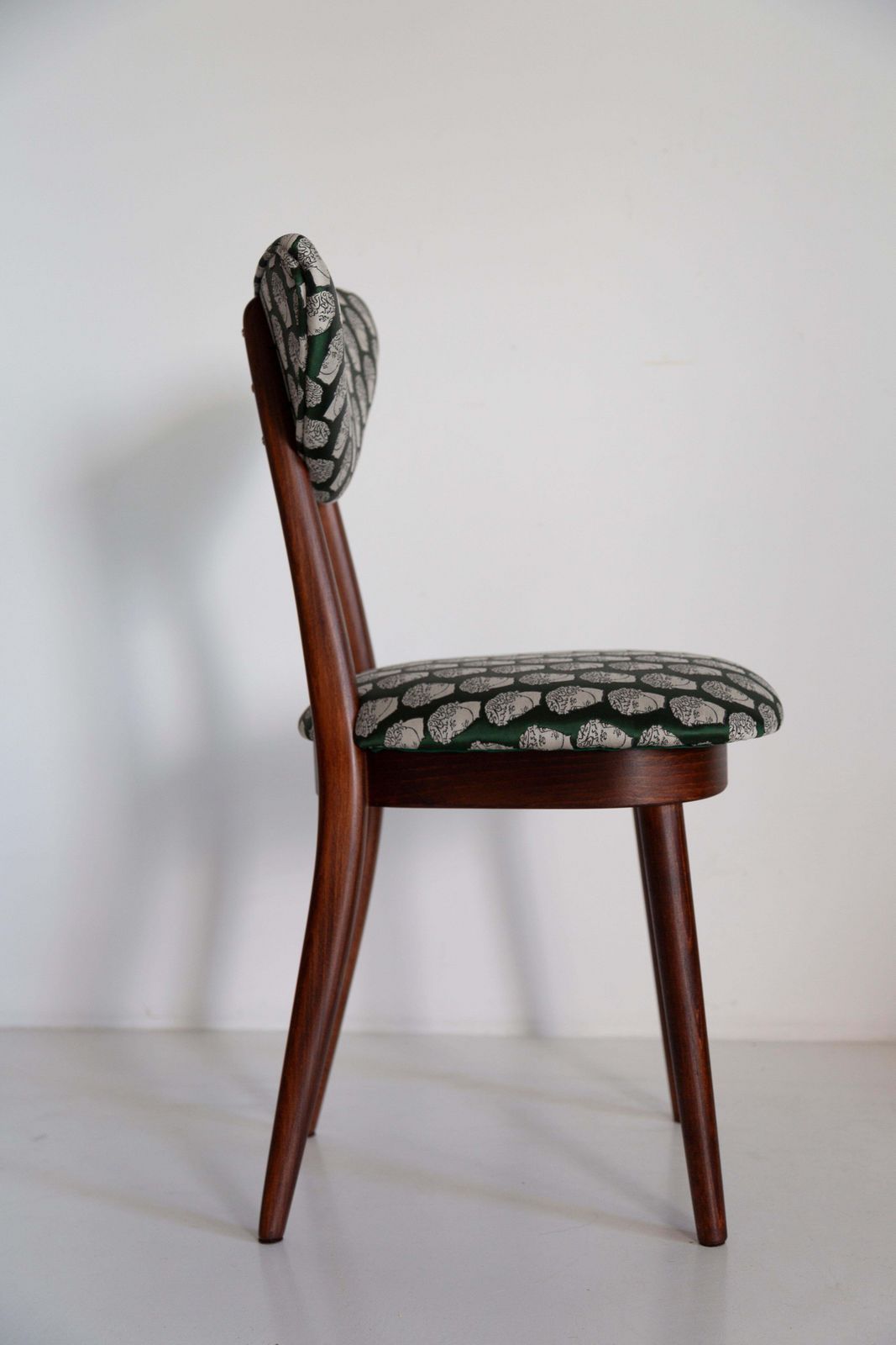 Mid Century David Print Emerald Satin, Walnoothouten Hartenstoel, Europa, Ca. Jaren 1960 photo 595.0