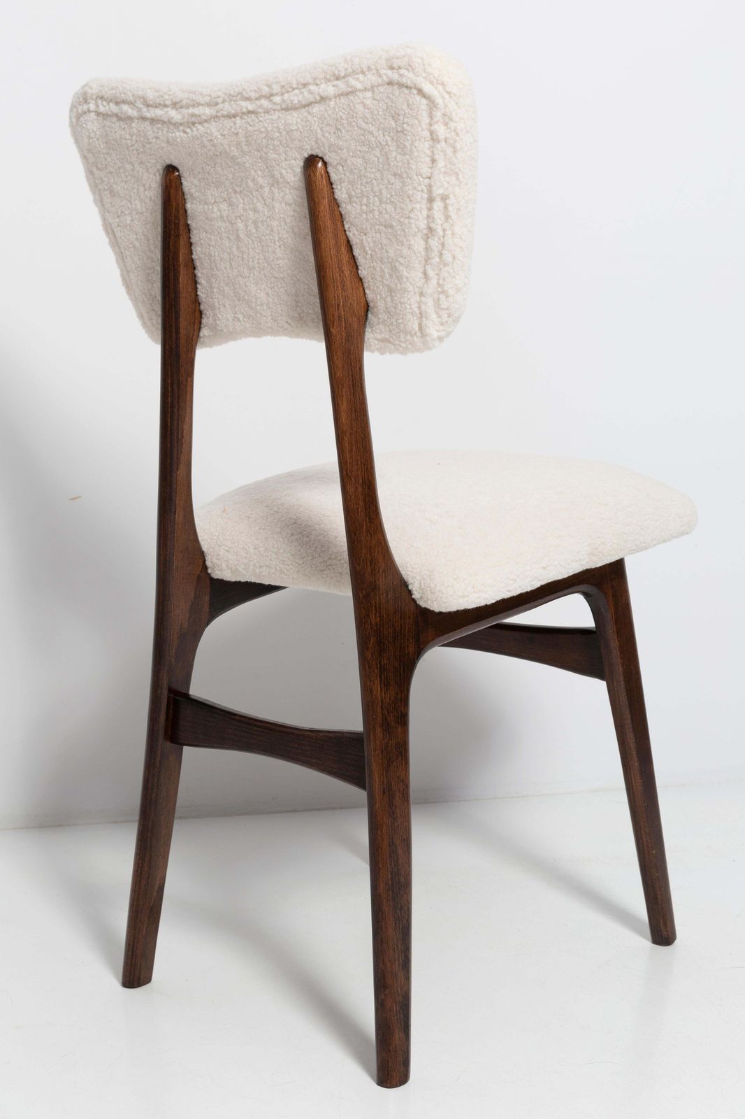 20e Eeuwse Lichtcrème Bouclé Fauteuil In Walnootkleur, Europa, 1960. photo vinterior