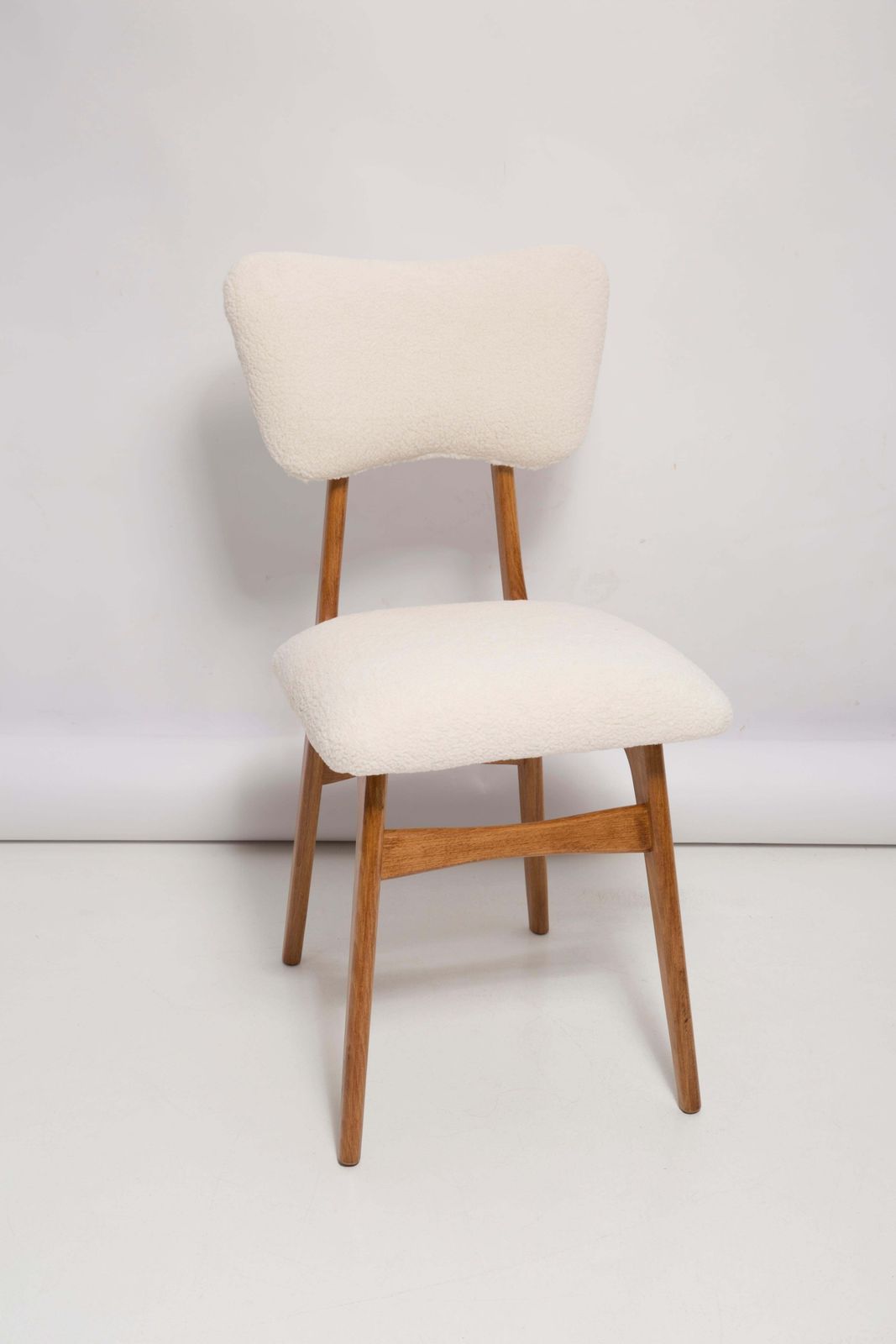 20th Century Light Crème Boucle Oak Wood Butterfly Chair, Europe, 1960 photo 595.0