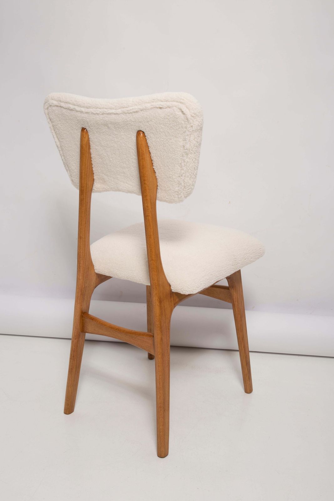 595.0 20th Century Light Crème Boucle Oak Wood Butterfly Chair, Europe, 1960 photo