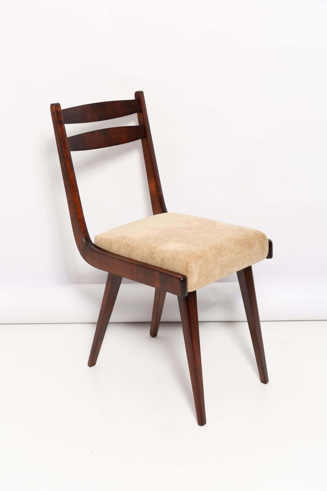 Mid Century Gazelle II Fauteuil, Beige Velours, Walnoothout, Europa, Jaren 1960 photo vinterior