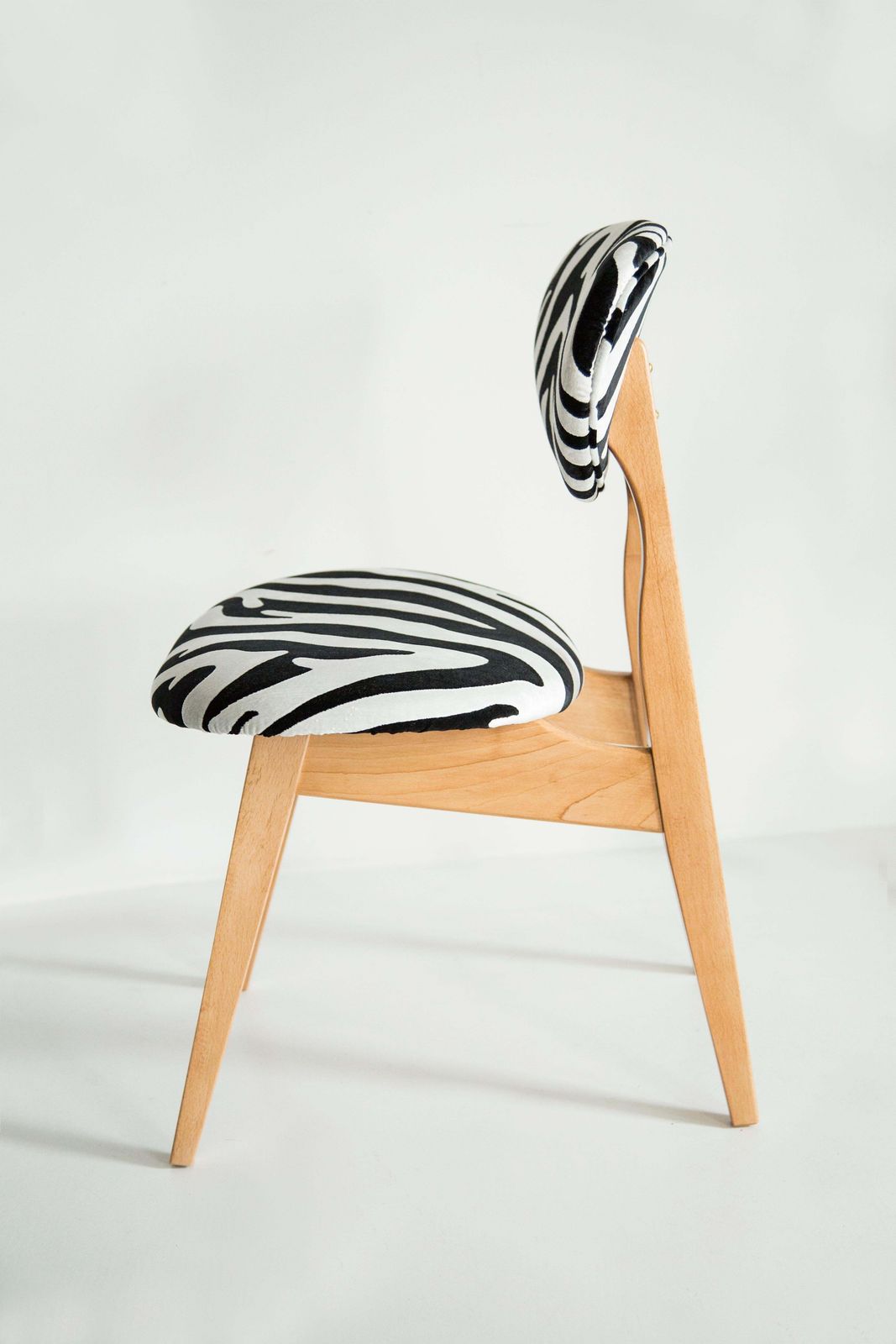 photo furniture Mid Century Zebra Chair, Type 200/128, Van J. Kedziorek, Europa, Jaren 1960