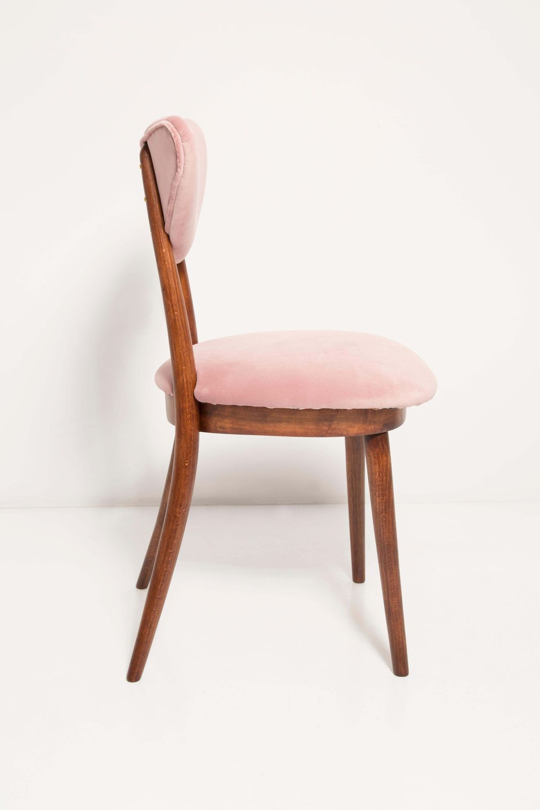 Mid Century Lichtroze Fluwelen Hartvormige Fauteuil, Europa, Ca. Jaren 1960 photo for sale