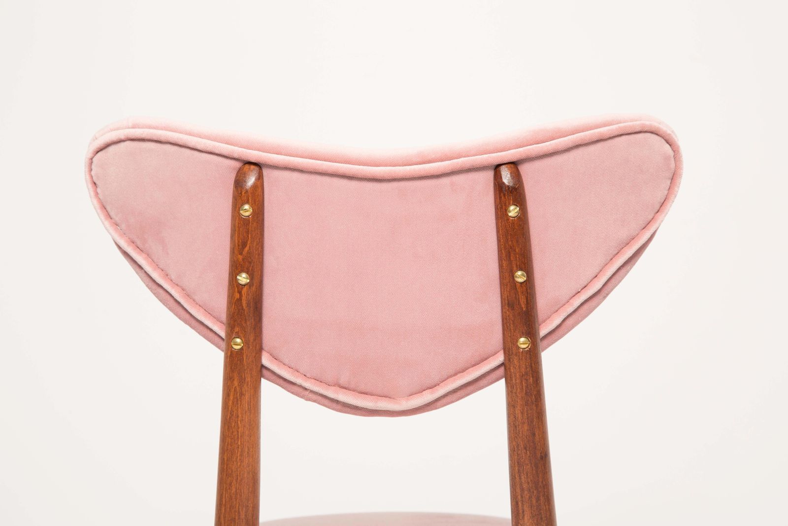 photo furniture Mid Century Lichtroze Fluwelen Hartvormige Fauteuil, Europa, Ca. Jaren 1960