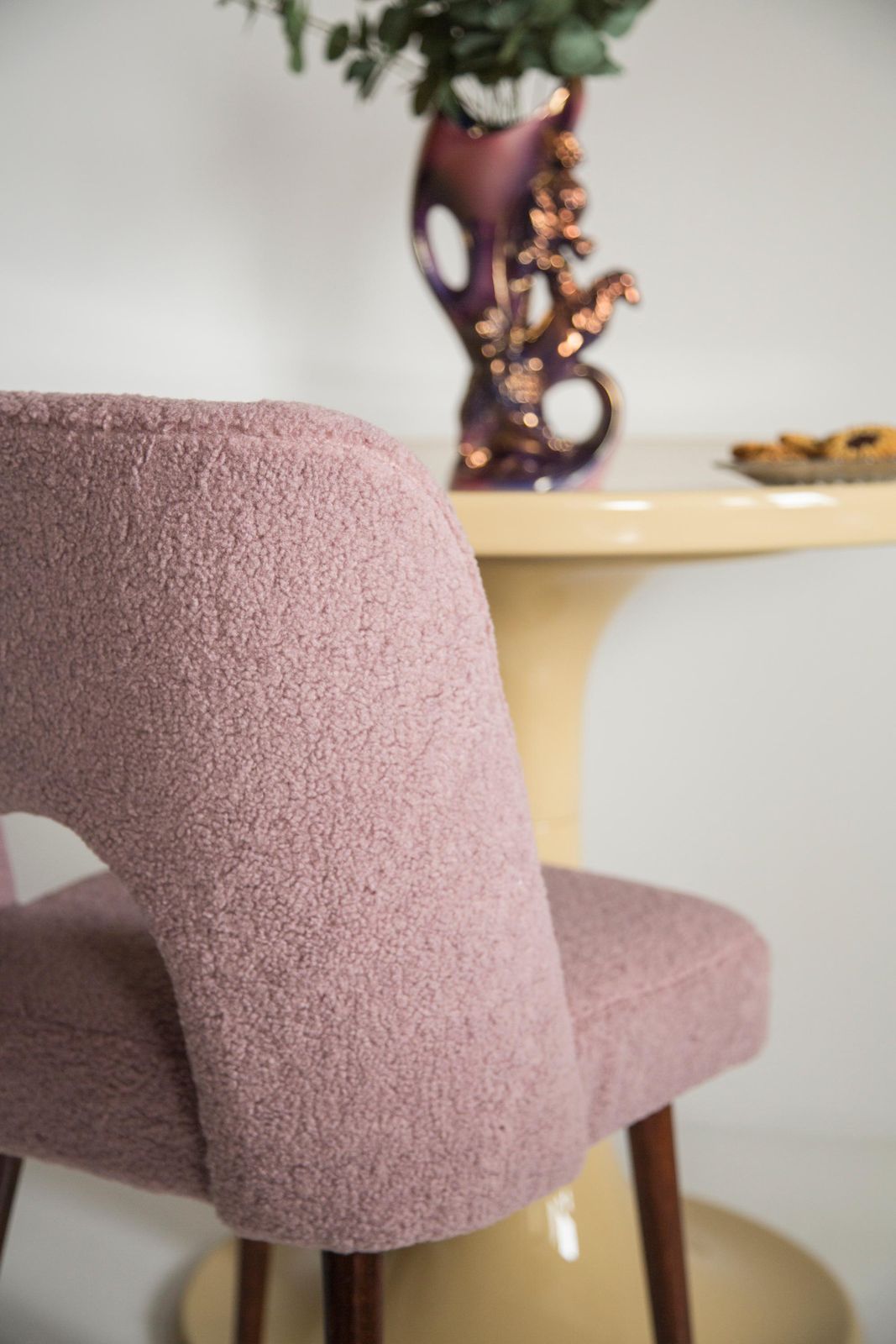 Midcentury Pink Bouclé 'Shell' Chair, Europe, 1960s photo vinterior