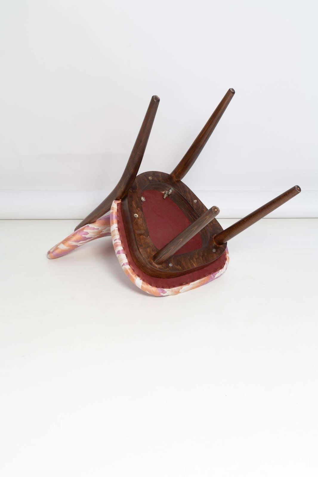 photo furniture Mid Century Heart Chair In Pink Fandango Jacquar, Dedar, Europe, 1960s