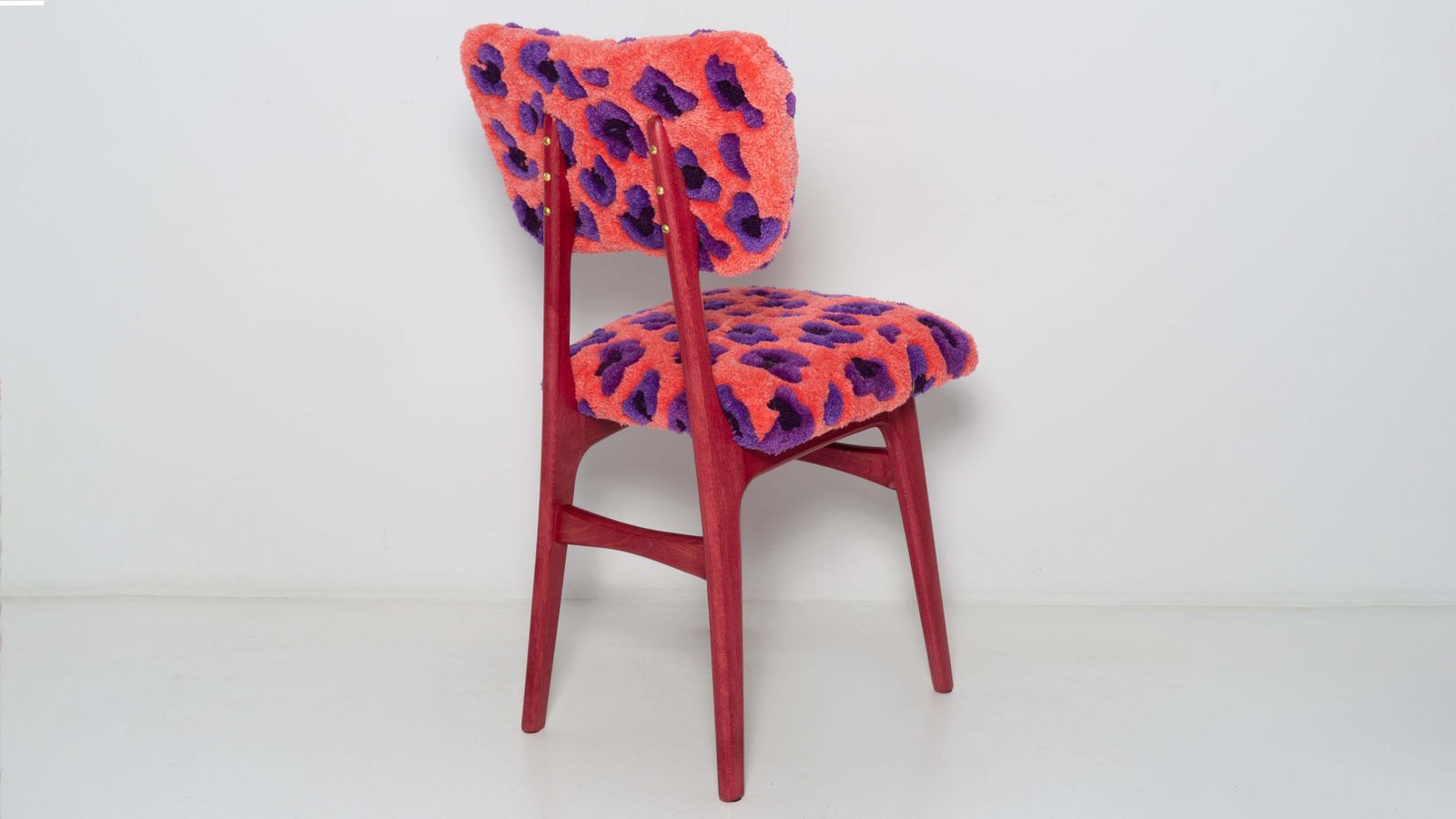 Mid Century Butterfly Chair, Hand Tufting Pink Wool Leopard, Europe, 1960s photo Furniture