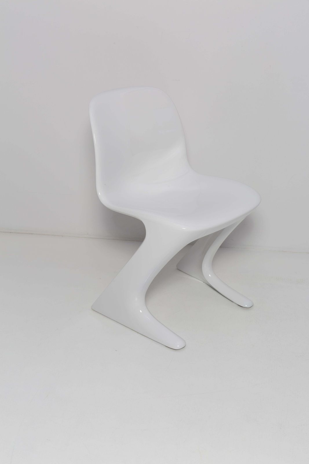 White Glossy Kangaroo Chair Designed By Ernst Moeckl, Germany, 1960s photo Furniture
