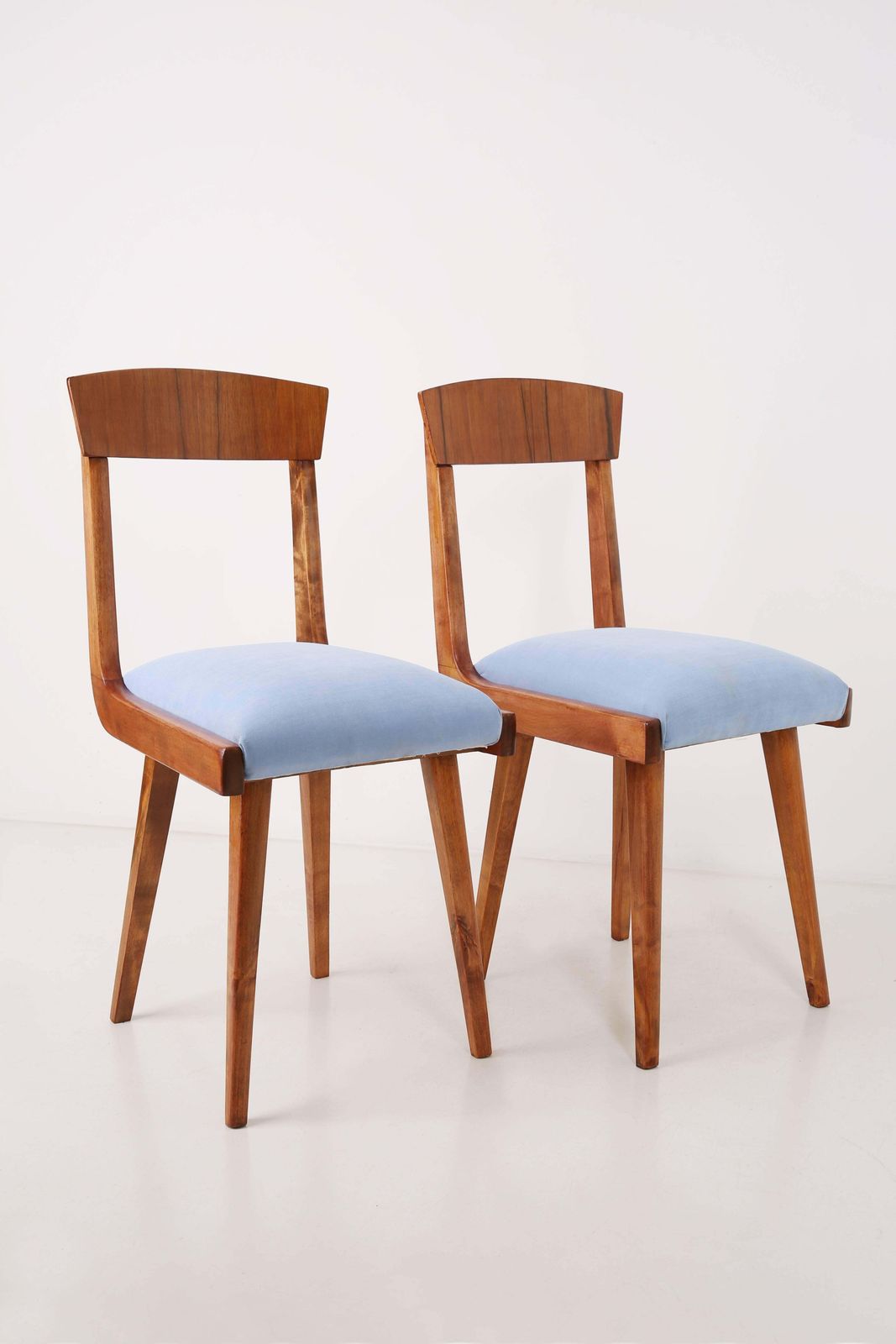 Set Van Twee Mid Century Stoelen Met Lichtblauwe Velours Bekleding En Middelkleurig Hout, Europa, Jaren 1960 photo for sale