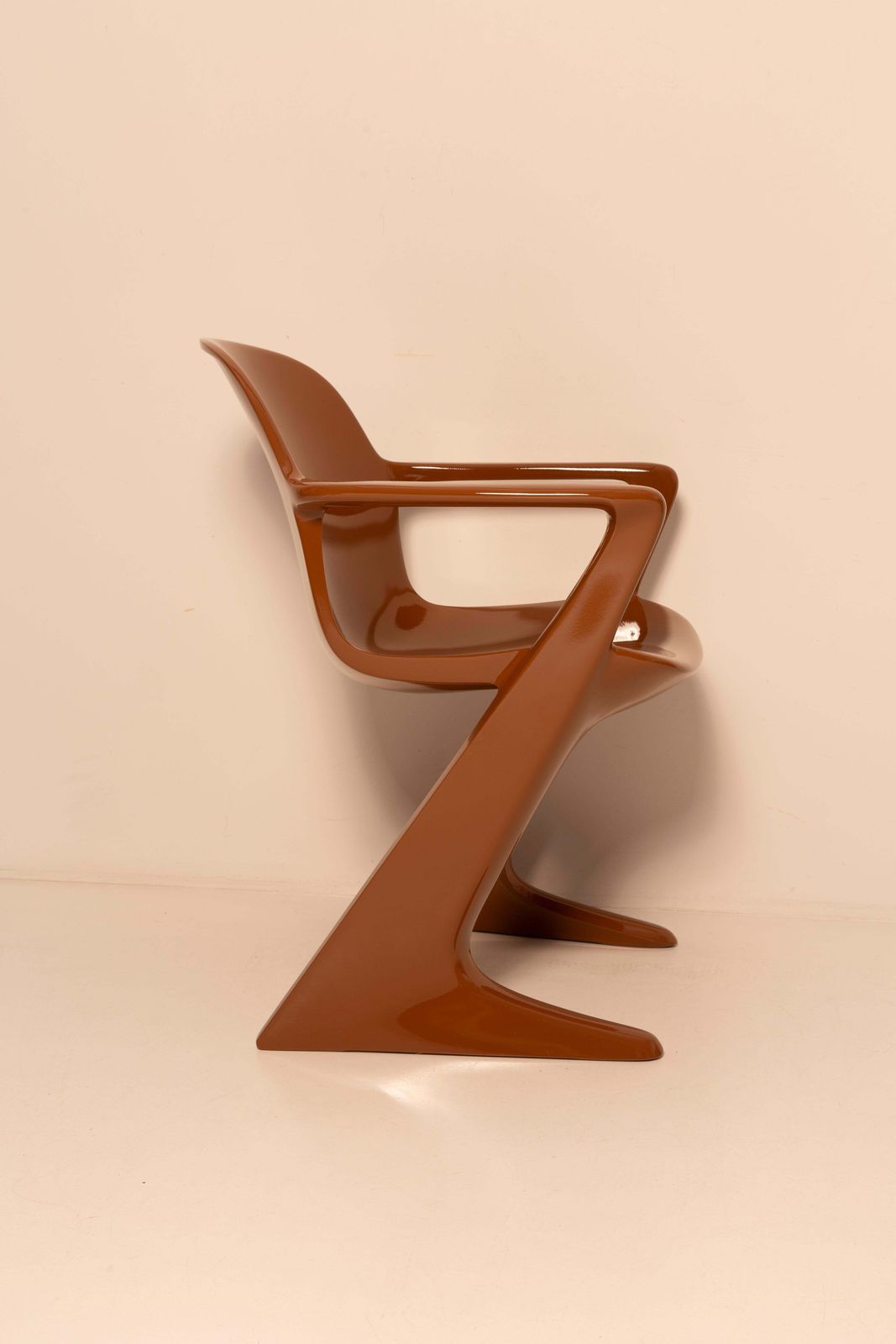 Mid Century Mocha Mousse Pantone Kangaroo Chair, Door Ernst Moeckl, Duitsland, 1968 photo buy