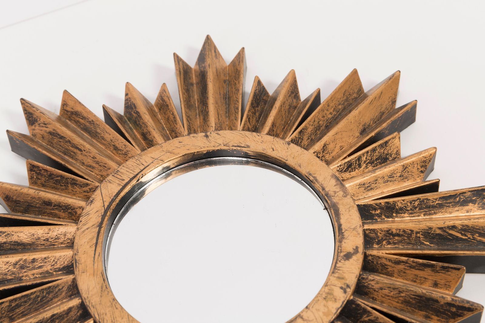 20e Eeuwse Moderne Gouden Sunburst Spiegel, Kunststof, Jaren 1980 photo 127.0