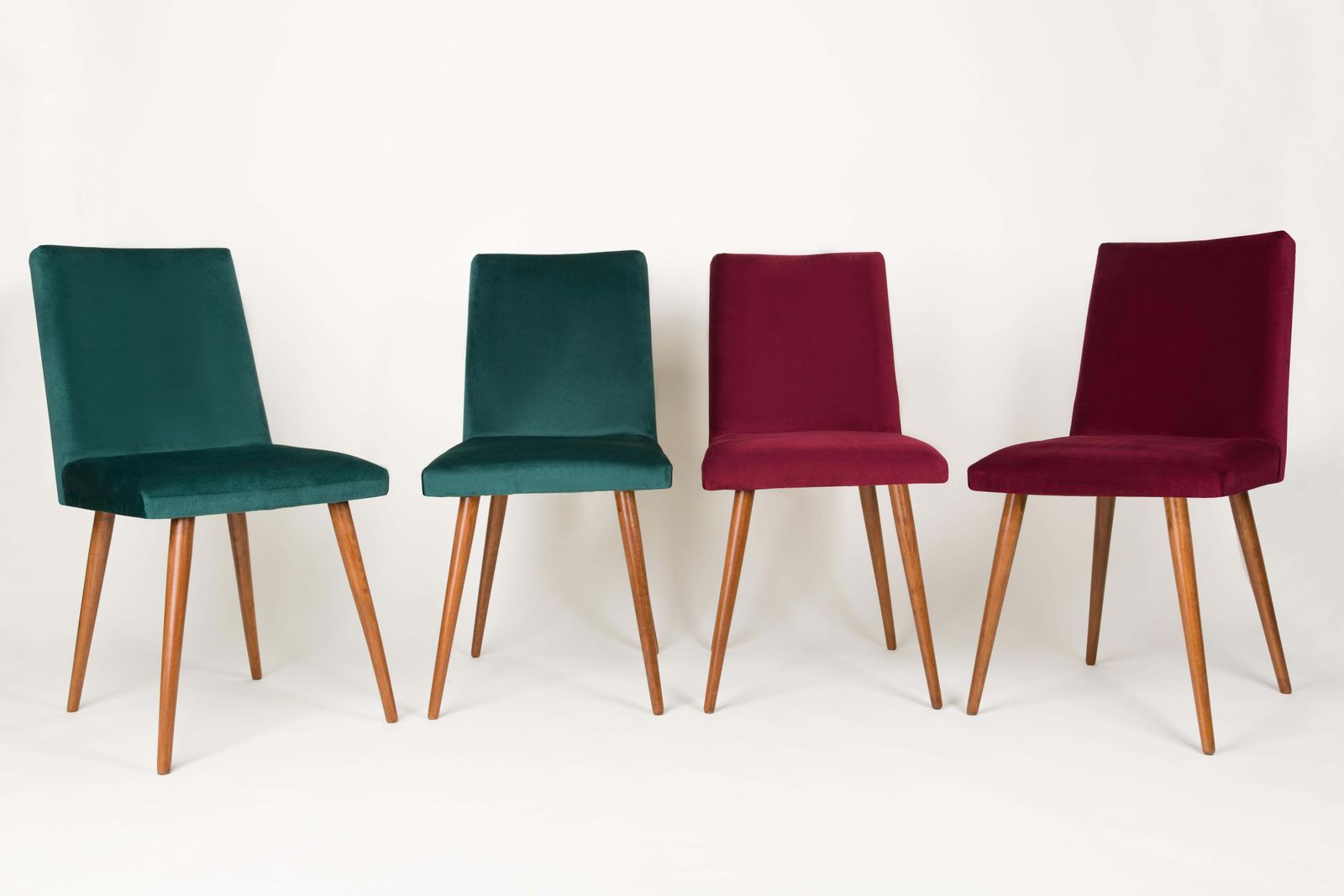 Set Van Vier 20e Eeuwse Stoelen Met Donkergroen En Bordeauxrood Fluwelen Bekleding, Ca. Jaren 1960 photo furniture
