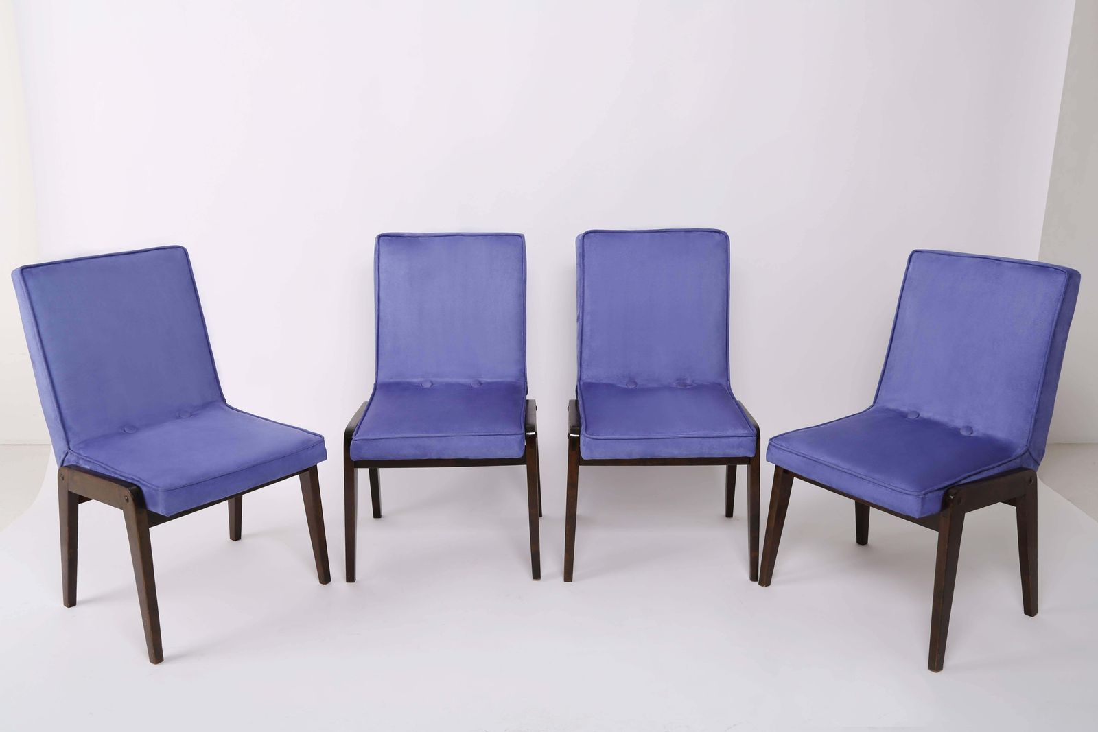 Set Van Vier Mid Century Mini Aga Pantone Ultra Violet Stoelen, Europa, Ca. Jaren 1960 photo furniture