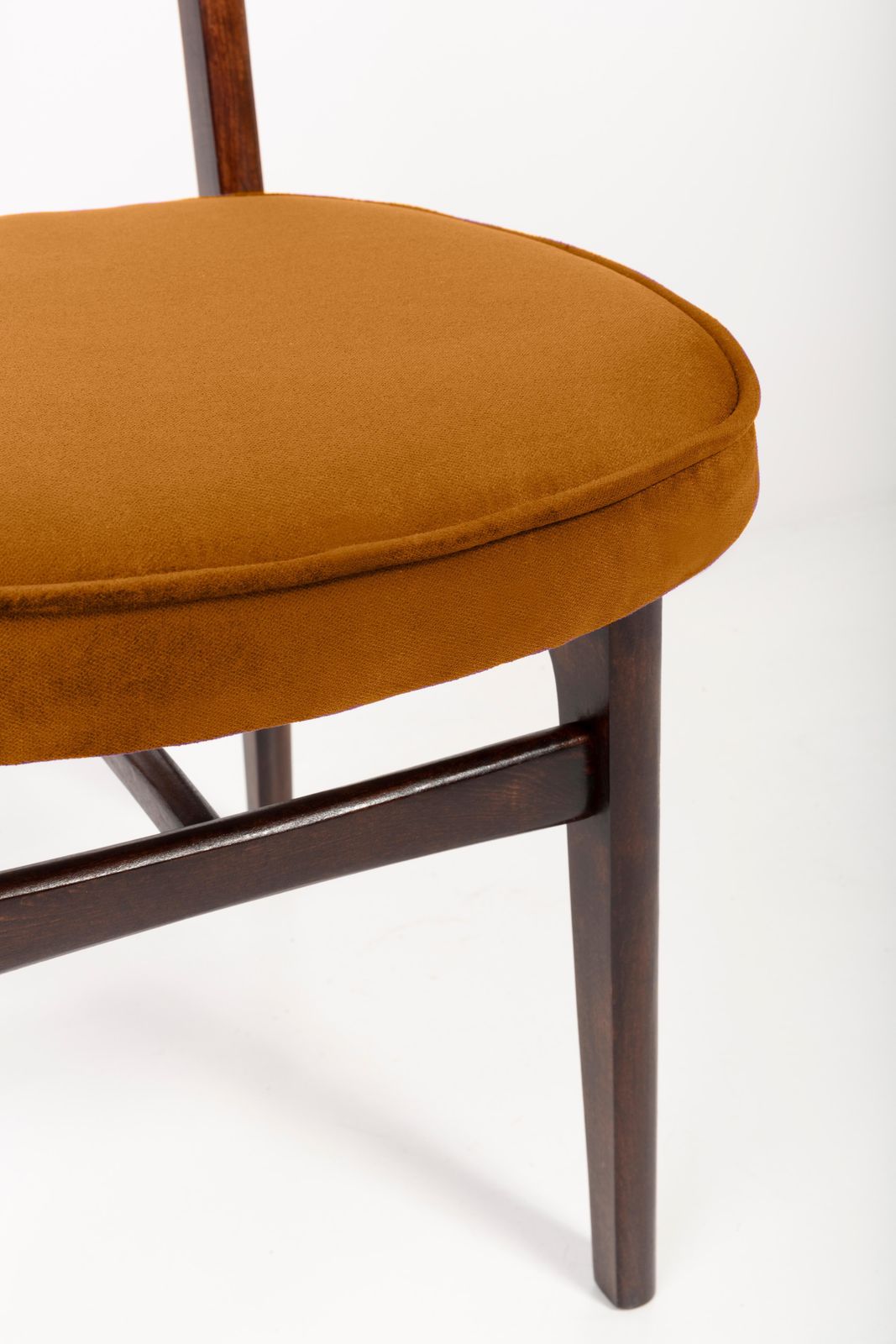 Vier 20e Eeuwse Stoelen In Koperkleurig Velours, Ontworpen Door Rajmund Halas, Europa, Jaren 1960 photo buy