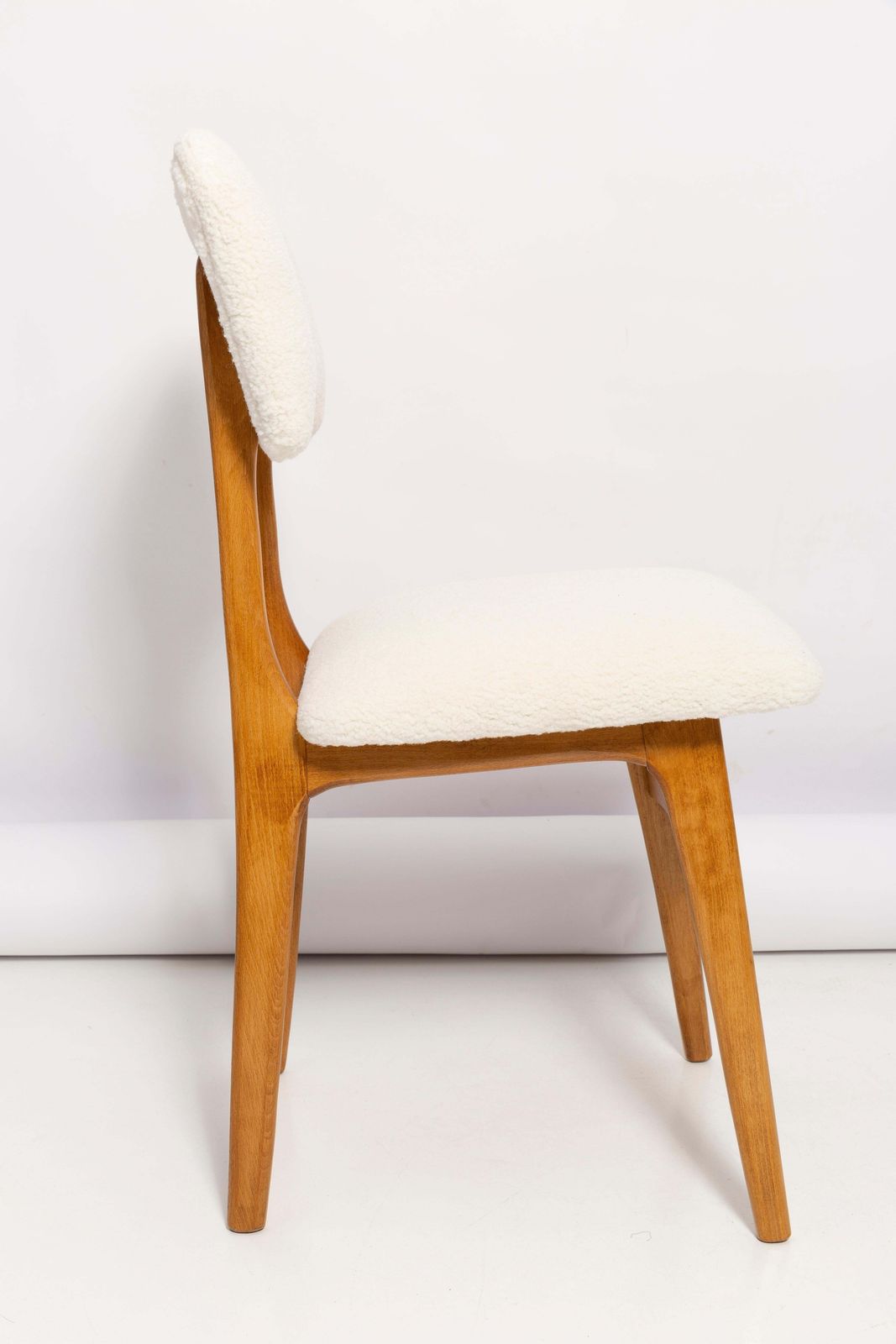 Mid Century Butterfly Dining Chair, Light Creme Boucle, Poland, 1960s photo vinterior