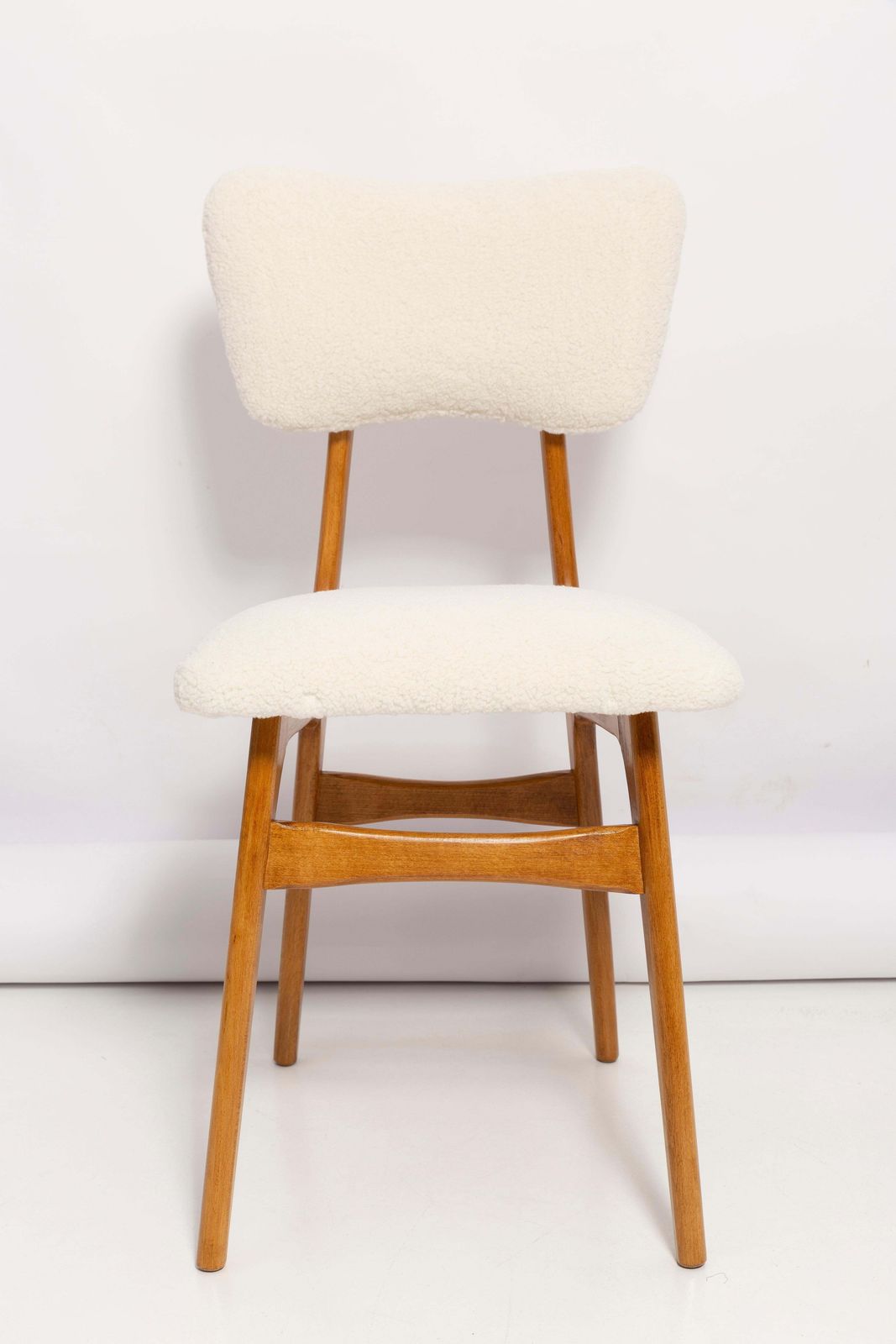 photo vinterior Mid Century Butterfly Dining Chair, Light Creme Boucle, Poland, 1960s