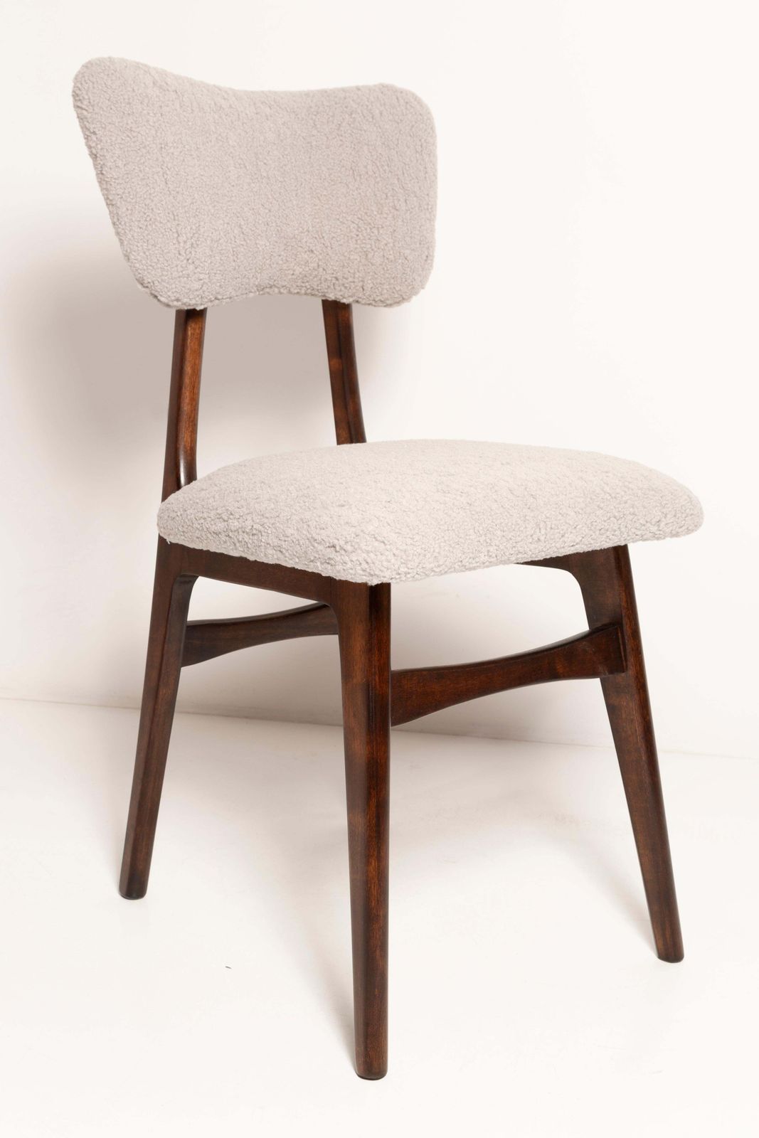 Mid Century Butterfly Chair, Lichtgrijs Bouclé, Donker Walnoot Hout, Europa, Jaren 1960 photo furniture