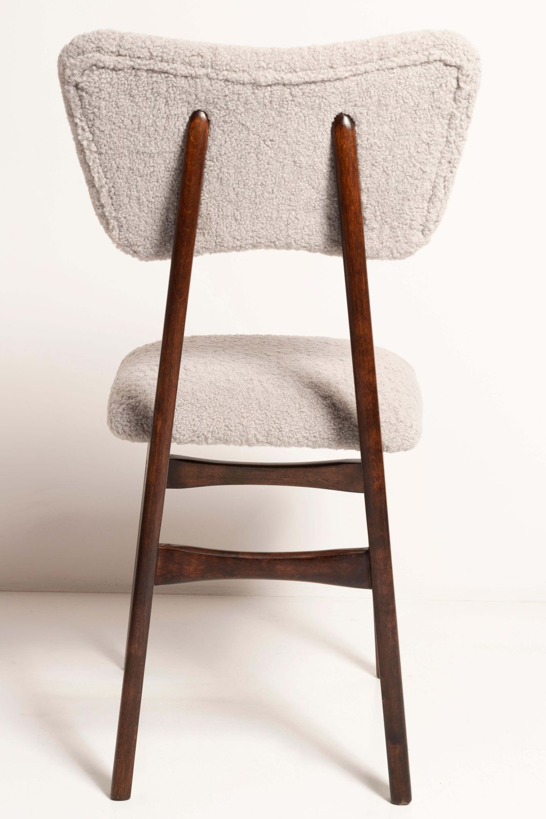 photo for sale Mid Century Butterfly Chair, Lichtgrijs Bouclé, Donker Walnoot Hout, Europa, Jaren 1960