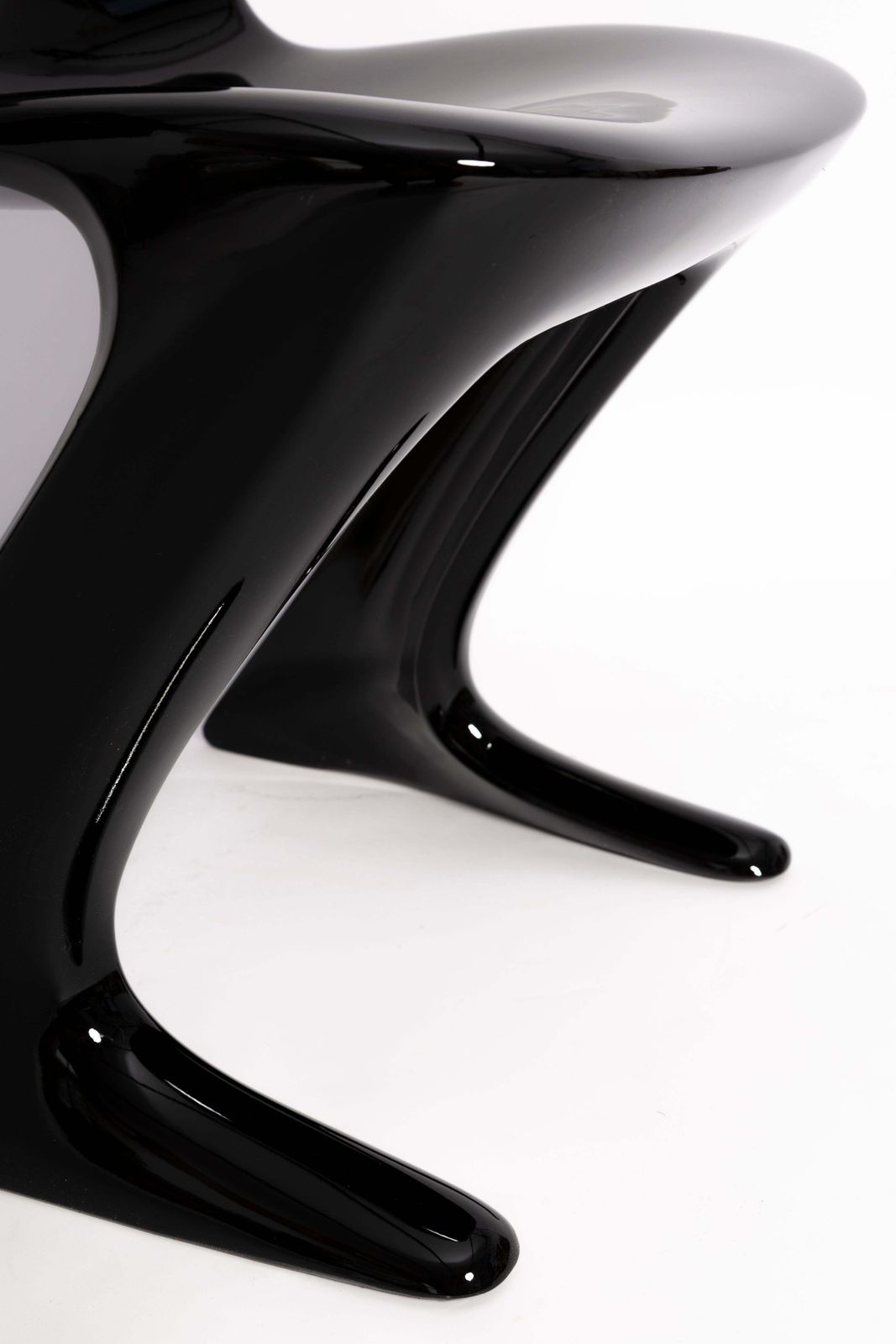 Mid Century Zwarte Glanzende Kangaroo Chair, Ontwerp Ernst Moeckl, Duitsland, Jaren 1960 photo 1020.0