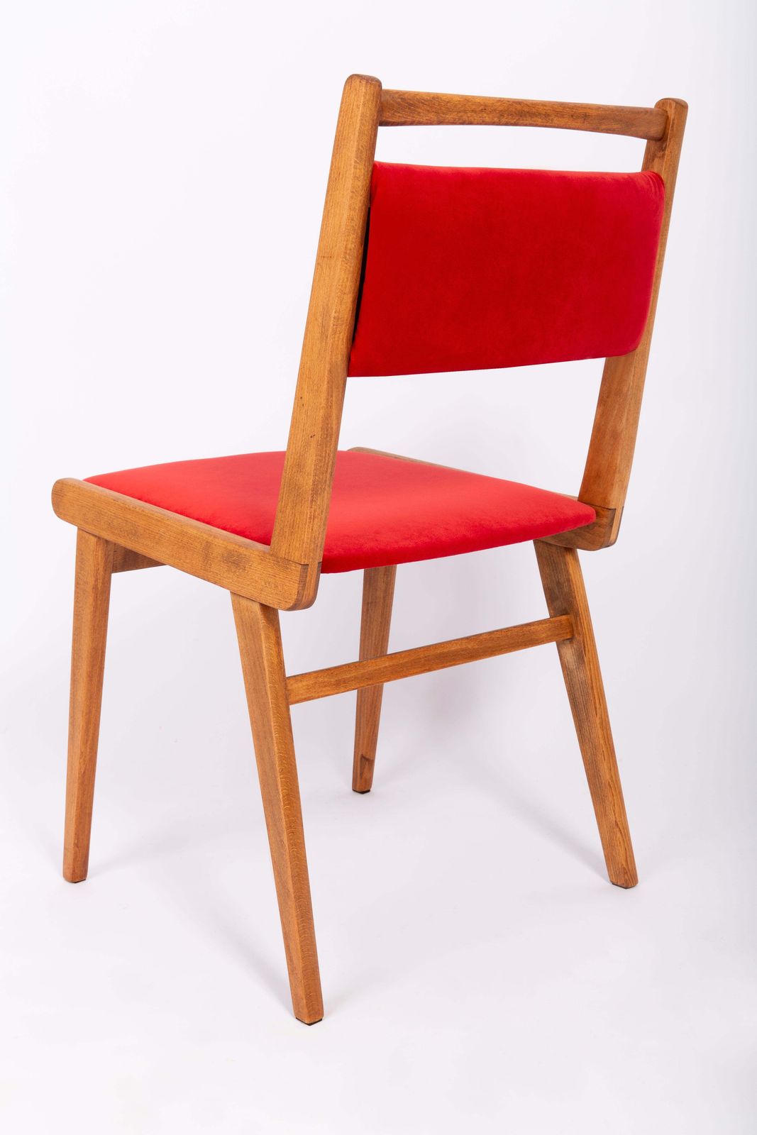 photo for sale Set Van Vier 20e Eeuwse Stoelen Met Rode Velours Bekleding, Door Rajmund Halas, Polen, Ca. Jaren 1960