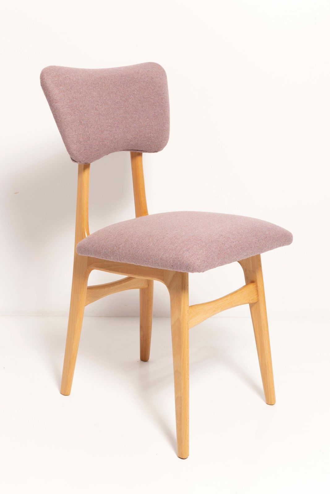 Vier 20e Eeuwse "Butterfly" Eetkamerstoelen, Roze Wol, Licht Hout, Europa, Jaren 1960 photo Meubels