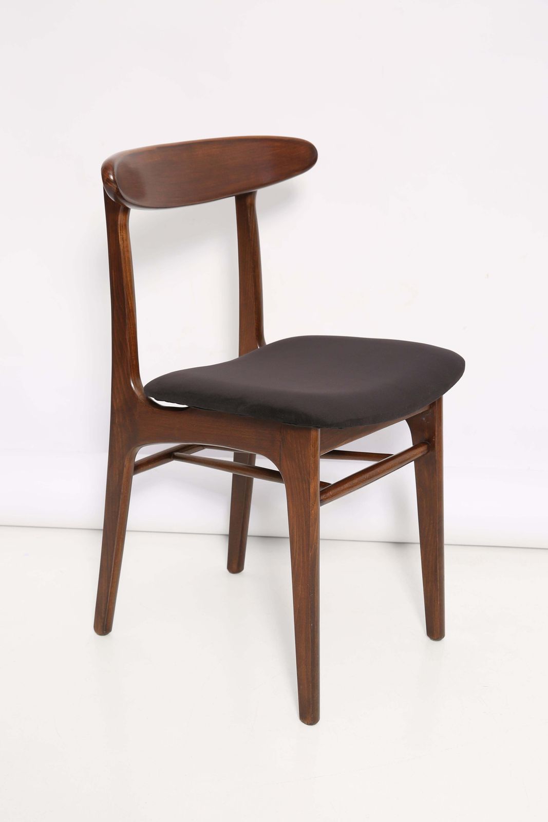 Set Van Vier Mid Century Stoelen Met Zwart Fluwelen Bekleding, Van Rajmund Halas, Polen, Jaren 1960 photo vinterior