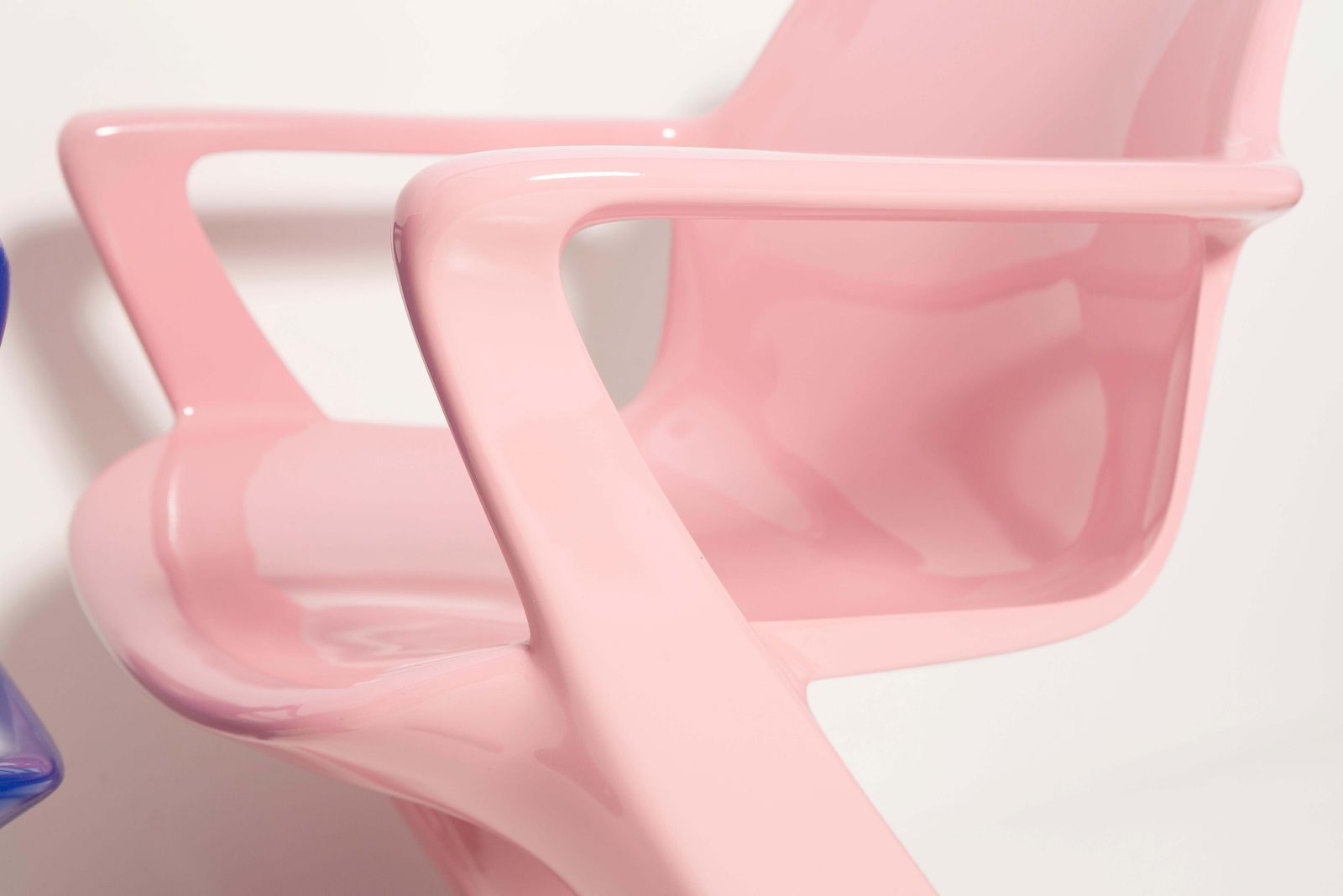 2551.0 Two Mid Century Baby Pink And Blue Kangaroo Chairs, Ernst Moeckl, Germany, 1968 photo