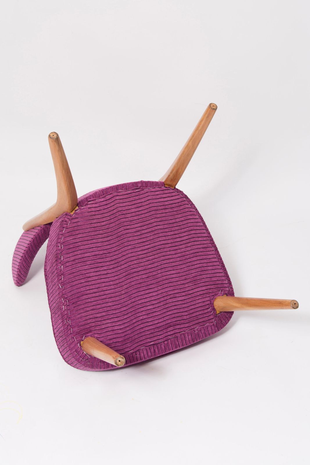 510.0 Mid Century Violet Fluwelen Club Fauteuil, Europa, Jaren 1960 photo