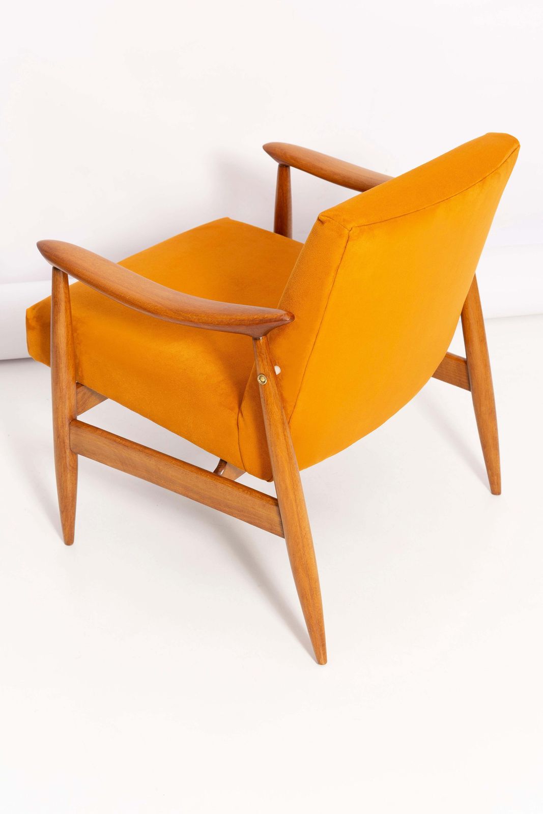 1020.0 Mid Century Mosterdgele Fauteuil, Ontworpen Door J. Kedziorek, Europa, Jaren 1960 photo