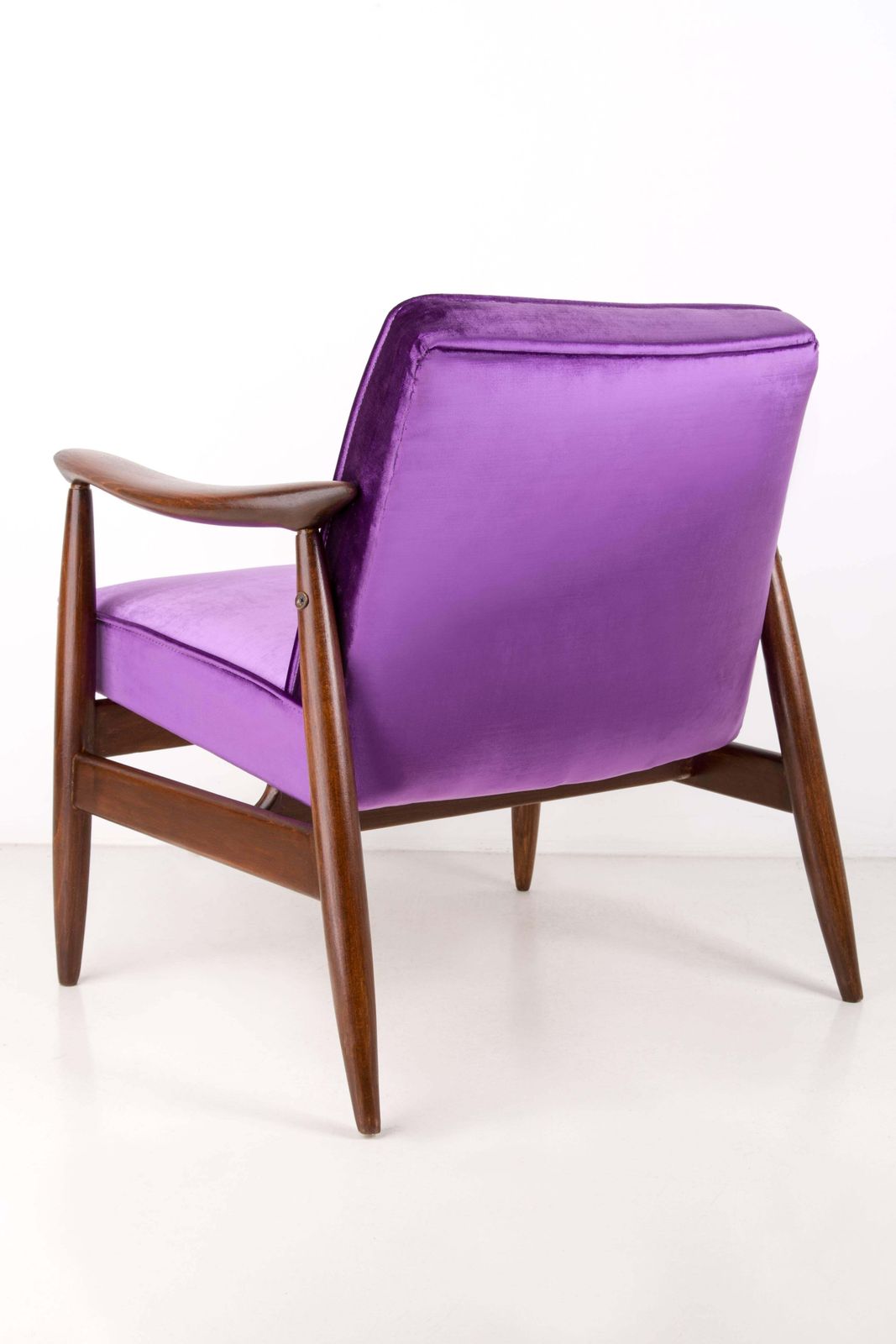 Mid Century Velvet Ultra Violet Pantone Armchair, By J. Kedziorek, Europe, 1960s photo 1020.0