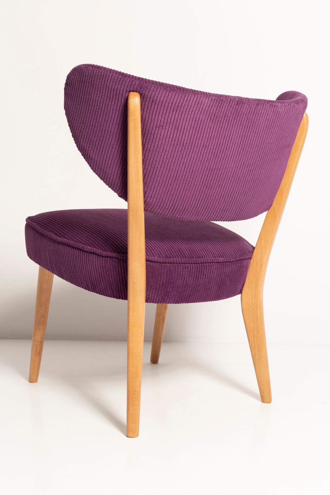 Paar Mid Century Stijl Fauteuils In Violet Fluweel, Door Vintola Studio, Europa photo vintage