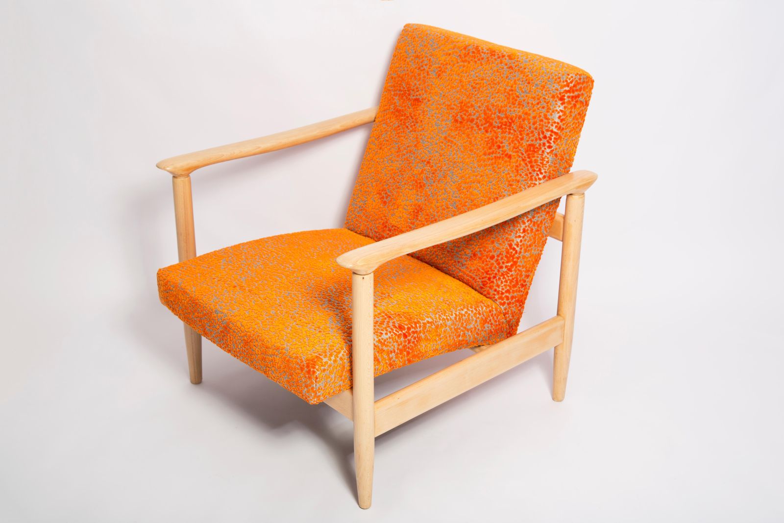 photo furniture Midden 20e Eeuw Oranje Fluwelen Fauteuil, Edmund Homa, Europa, Jaren 1960