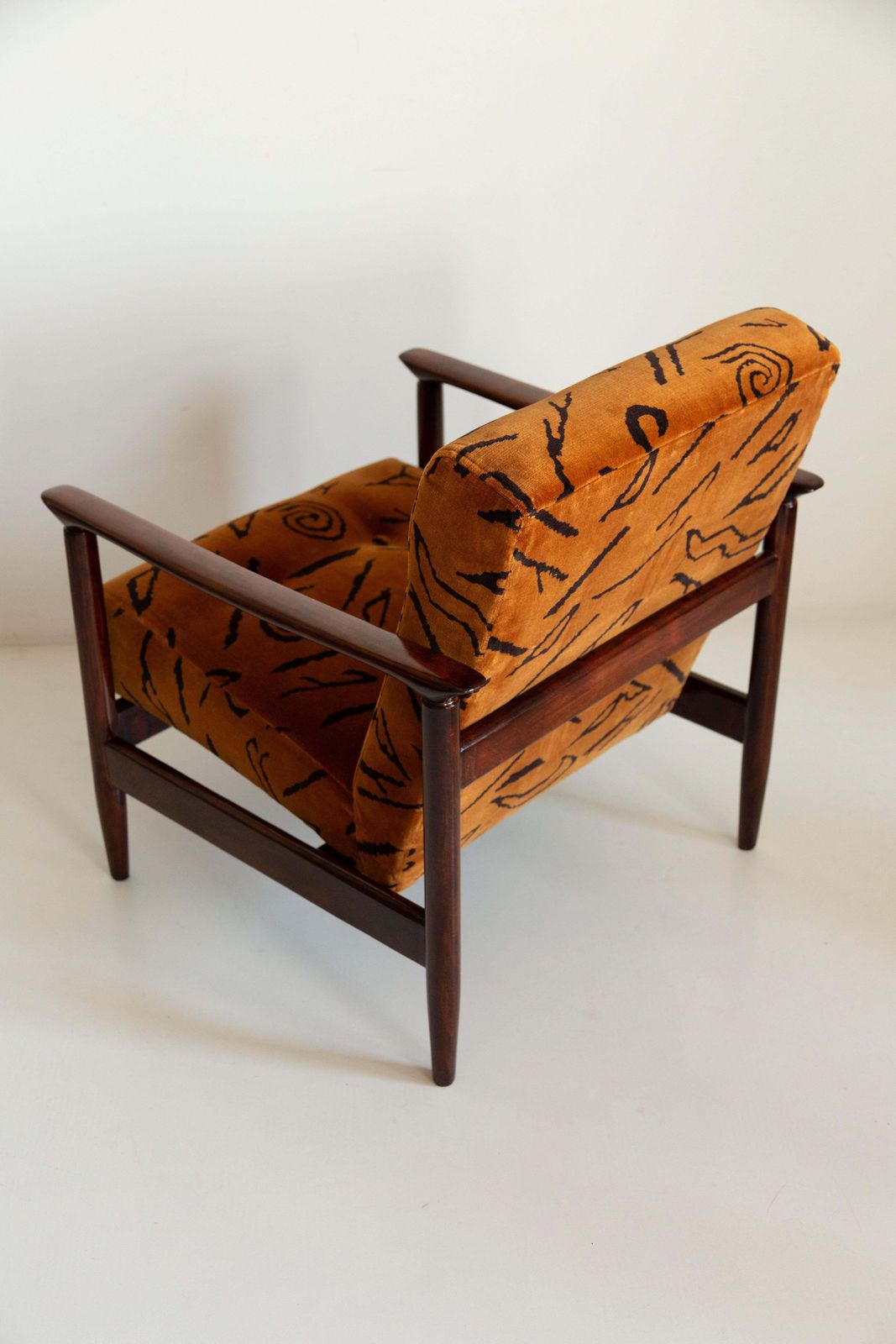 2551.0 Mid Century Leontigre Jacquard Fauteuil, Gfm 142, Edmund Homa, Europa, Jaren 1960 photo