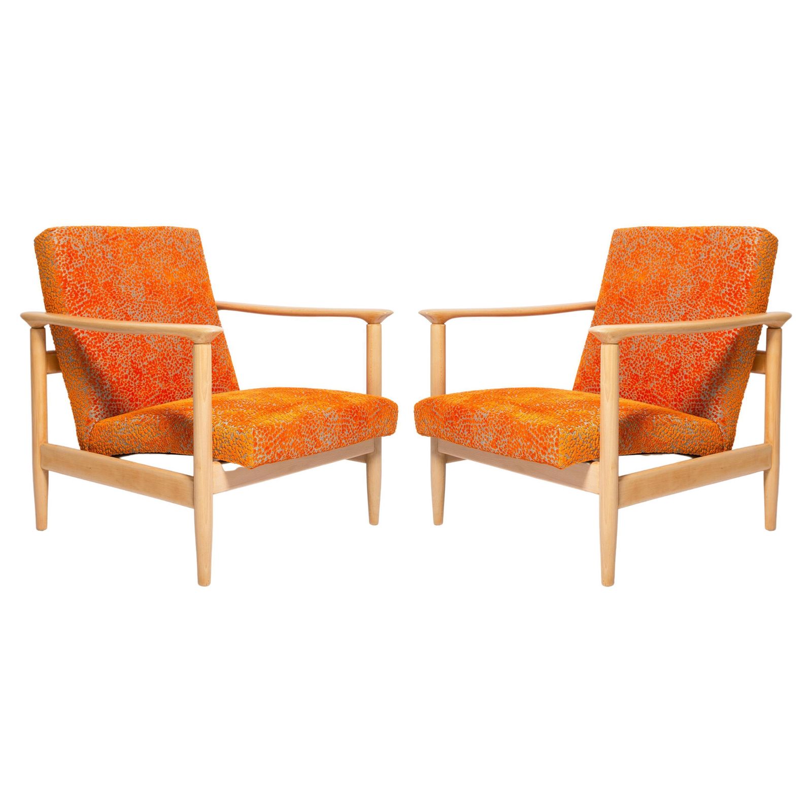 Set Van Twee Mid Century Fauteuils In Oranje Velours, Edmund Homa, Europa, Jaren 1960