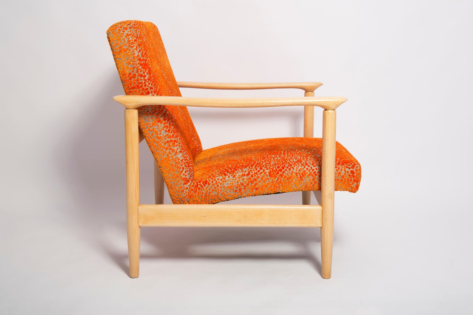 Set Van Twee Mid Century Fauteuils In Oranje Velours, Edmund Homa, Europa, Jaren 1960 photo furniture